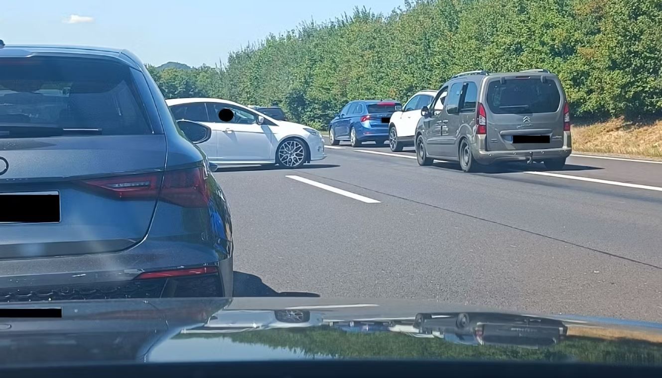 Unzählige Lenker kehrten auf der Innkreisautobahn (A8) in Meggenhofen (Bez. Grieskirchen) in der Rettungsgasse um.