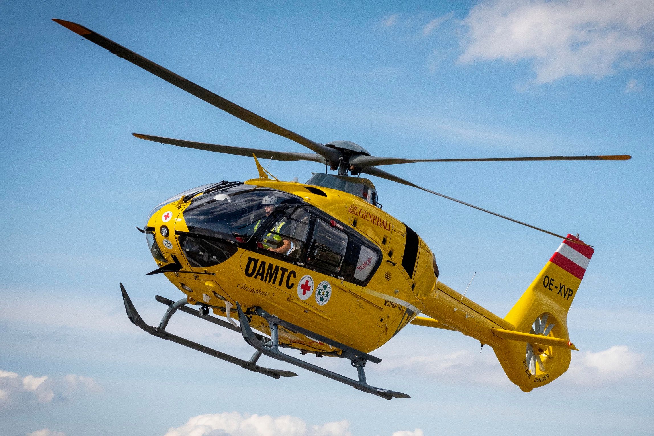 Die Frau wurde vom Rettungshubschrauber ins Spital gebracht. Symbolbild.