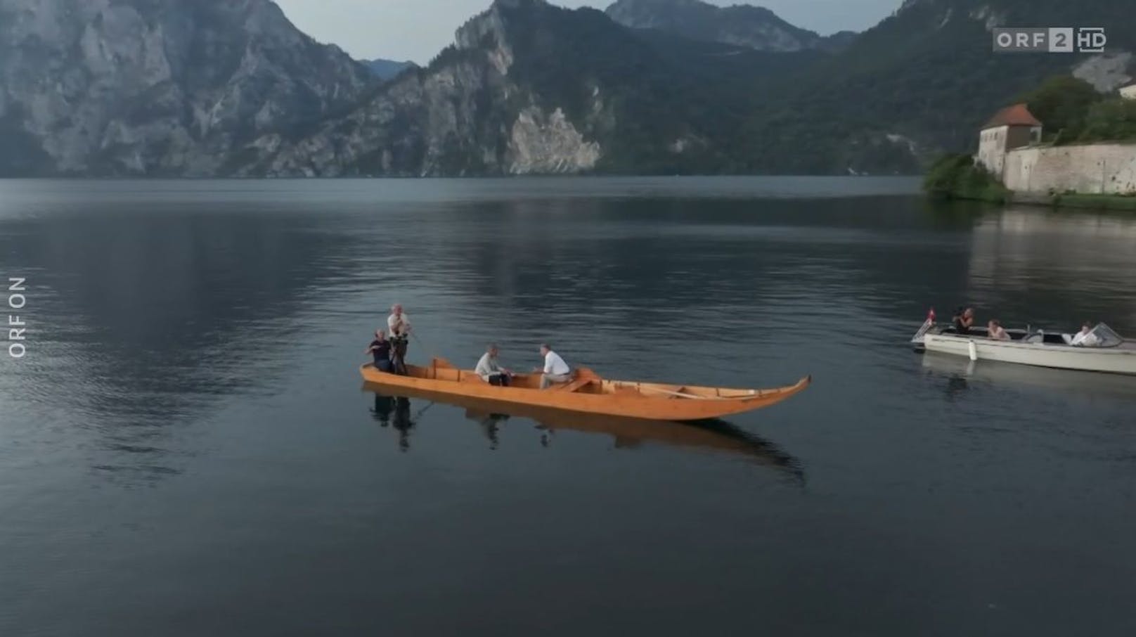 Grünen-Chef Werner Kogler und Moderator Martin Thür beim ORF-Sommergespräch 2024. 