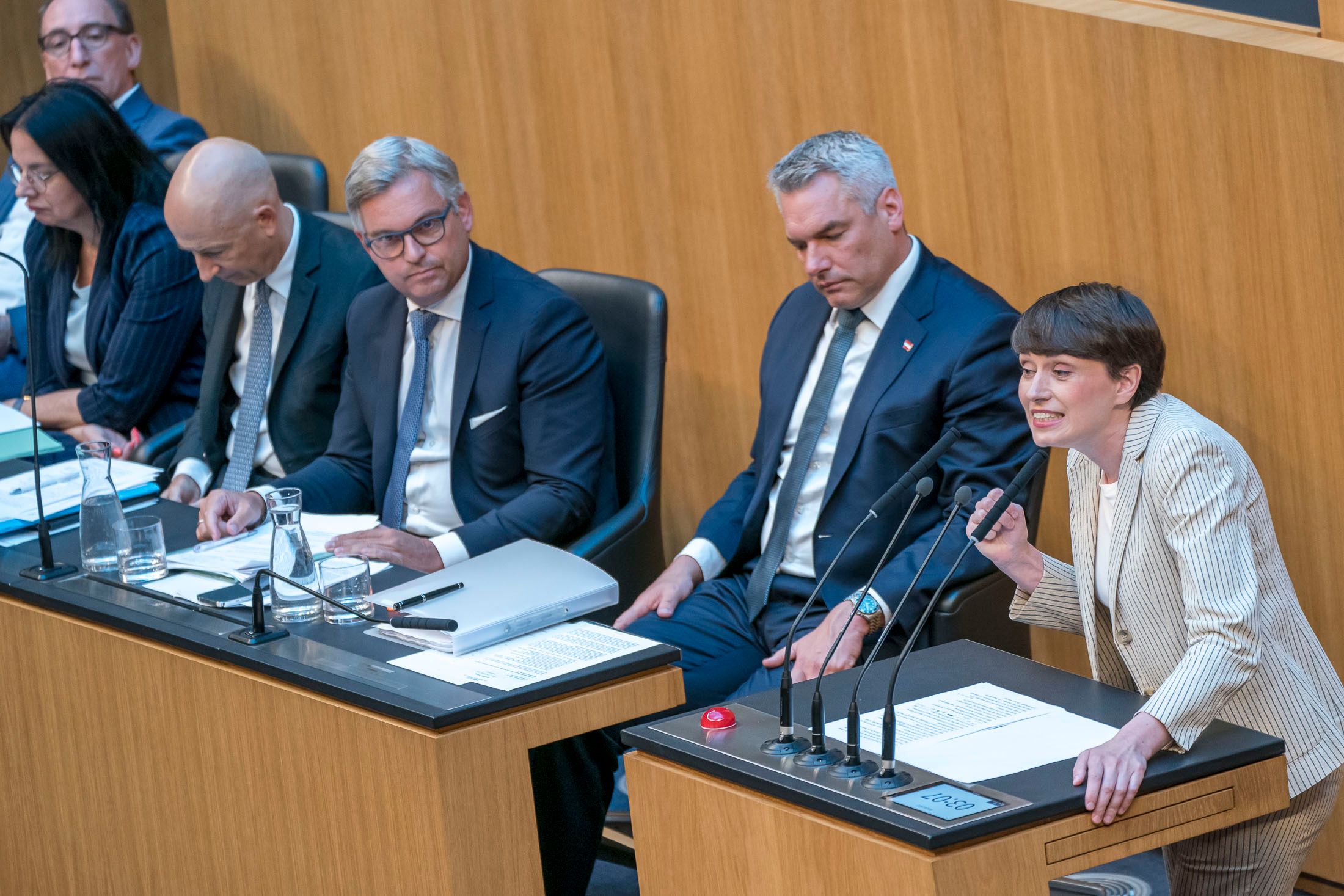 Kanzler Nehammer und Koalitionspartnerin Sigi Maurer (r.) sind nicht immer einer Meinung.