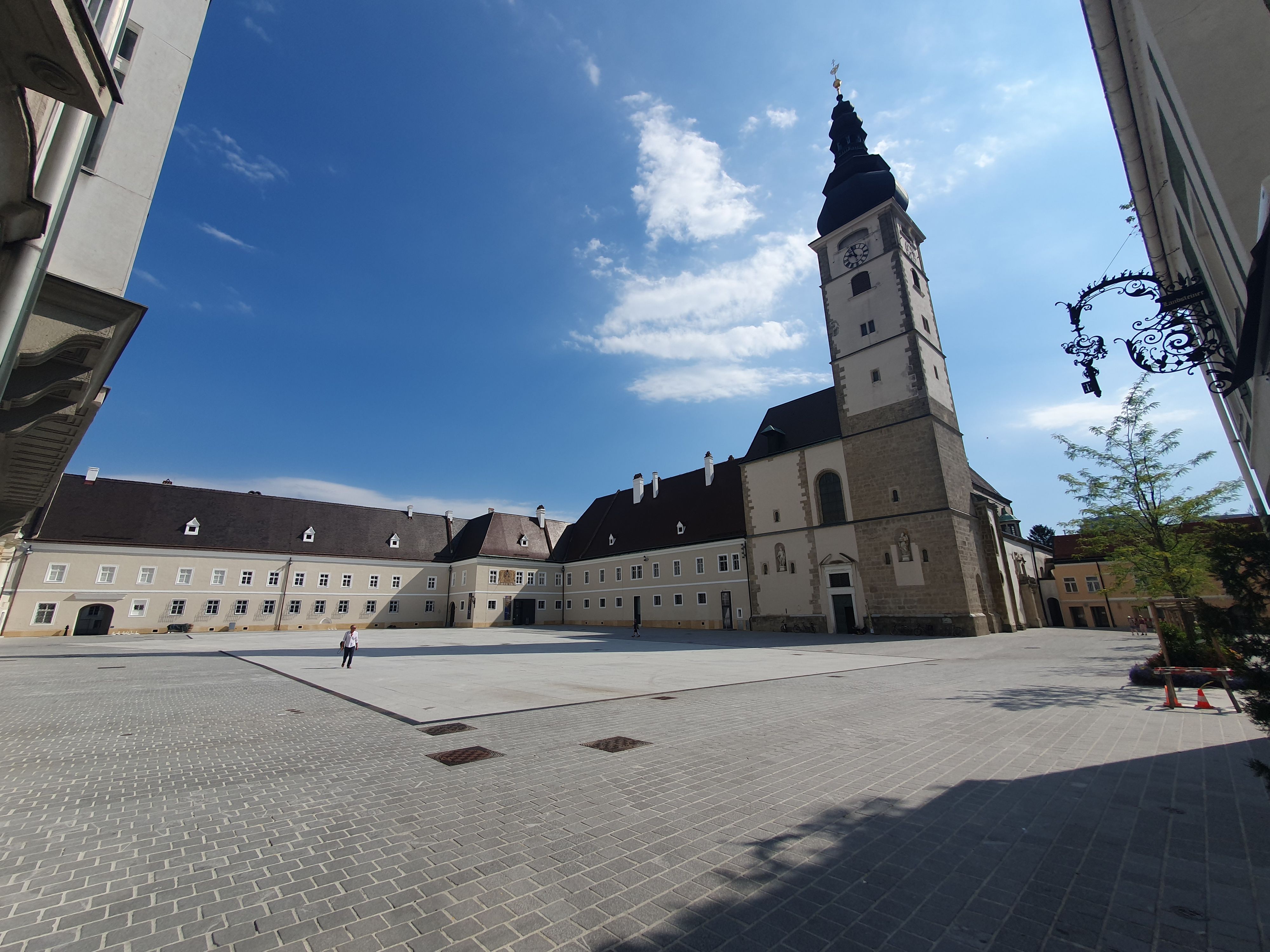 St. Pölten und Wr. Neustadt führen das Ranking der Städte mit dem höchsten pro Kopf Bodenverbrauch an. Am St. Pöltner Domplatz wird das Problem 
