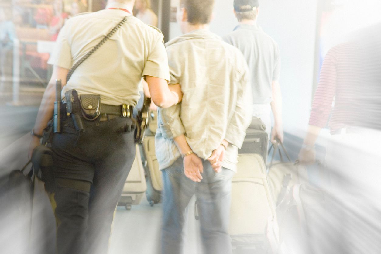 Auf einem deutschen Flughafen wurde ein wegen schweren Betruges gesuchter österreichischer Ex-Kicker geschnappt. (SYMBOLFOTO)