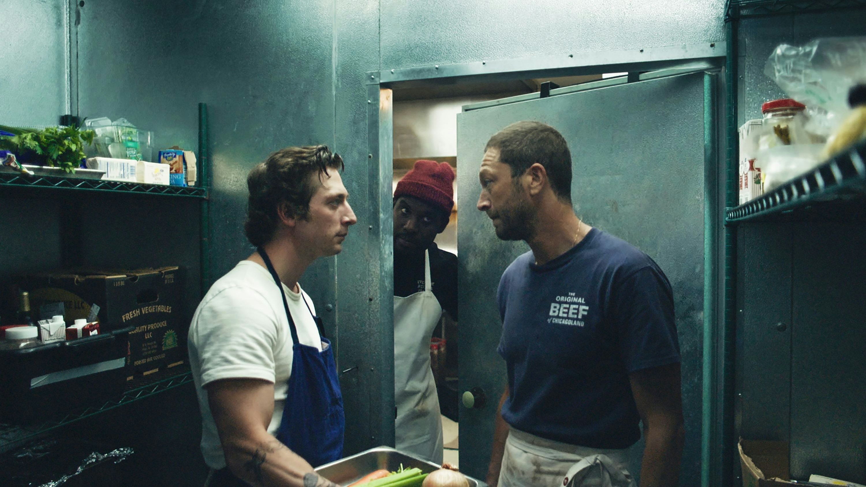 Carmy (Jeremy Allen White) mit Cousin Richie (Eben Moss-Bachrach) in der Kühlkammer