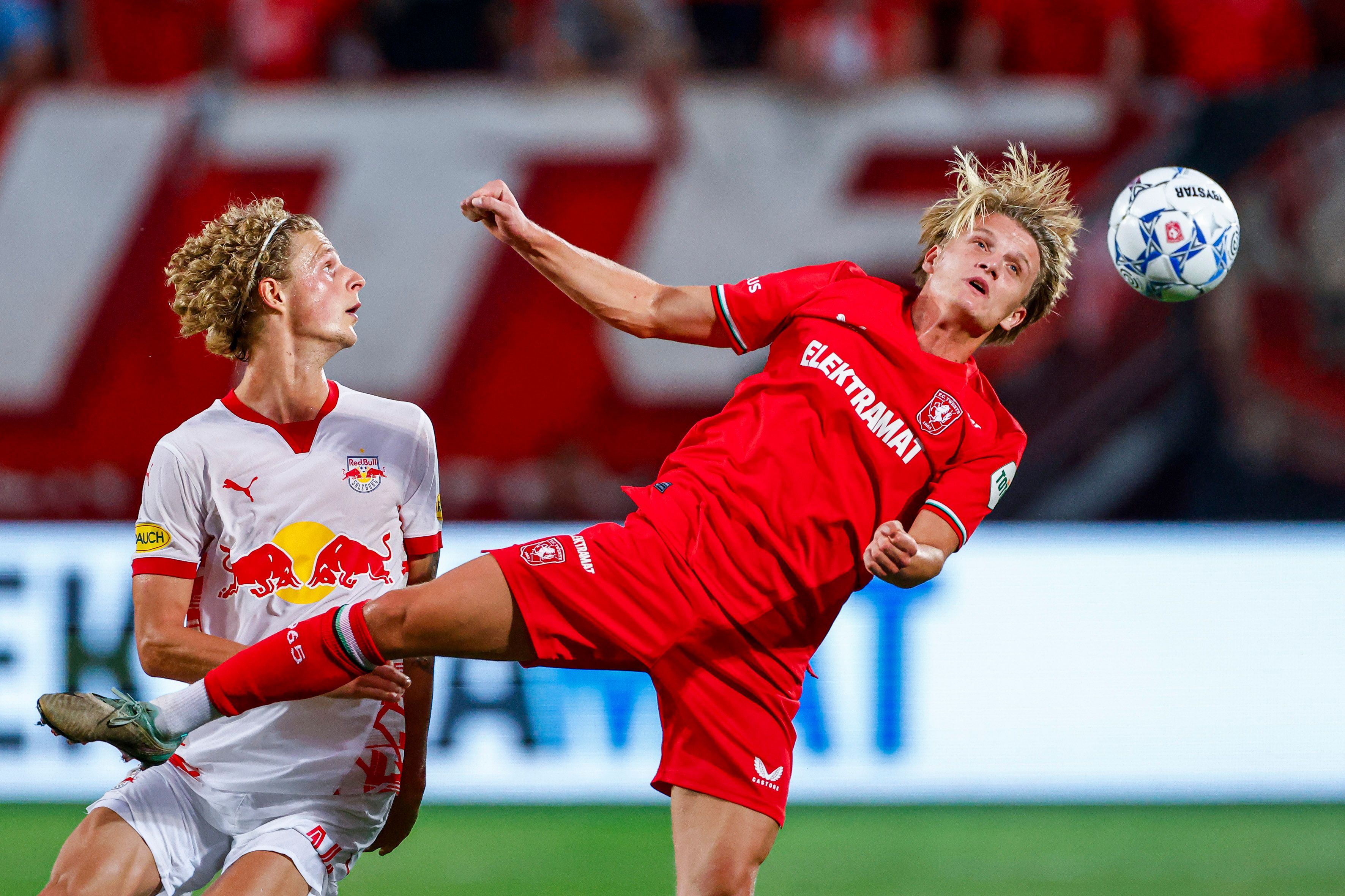 Kjaergaard (l.) traf zum 1:0 und vergab im Finish einen Elfer.