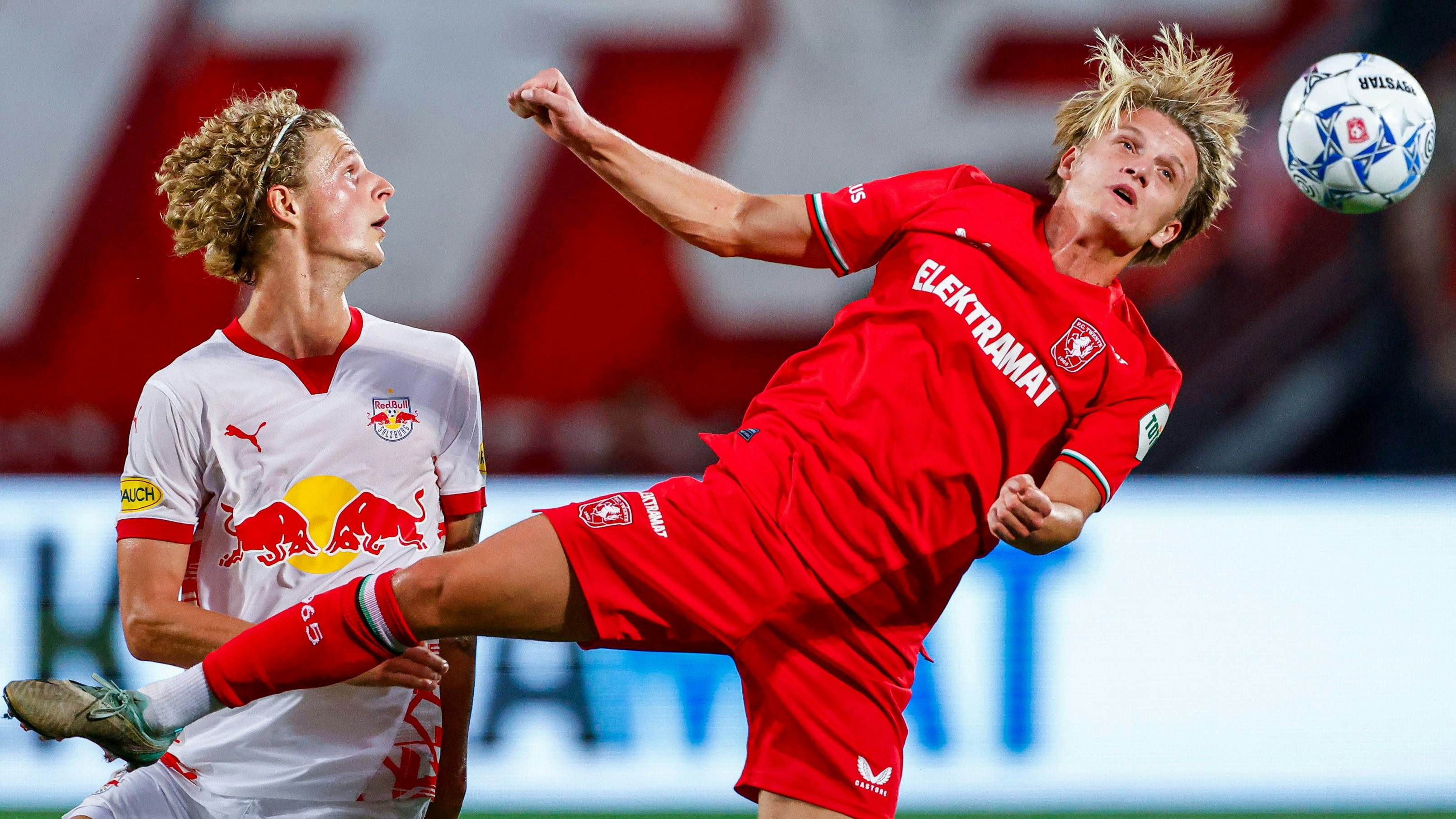 Kjaergaard (l.) traf zum 1:0 und vergab im Finish einen Elfer.