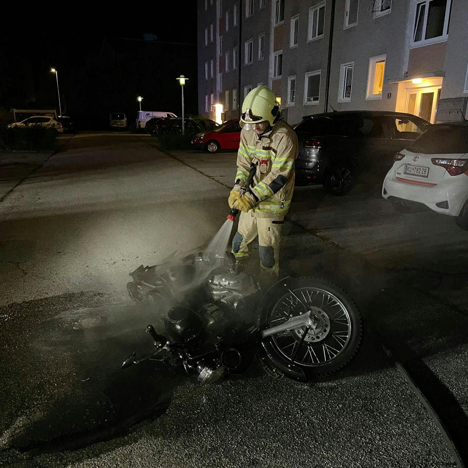 Das Motorrad fing bei einem Diebstahlversuch Feuer. 