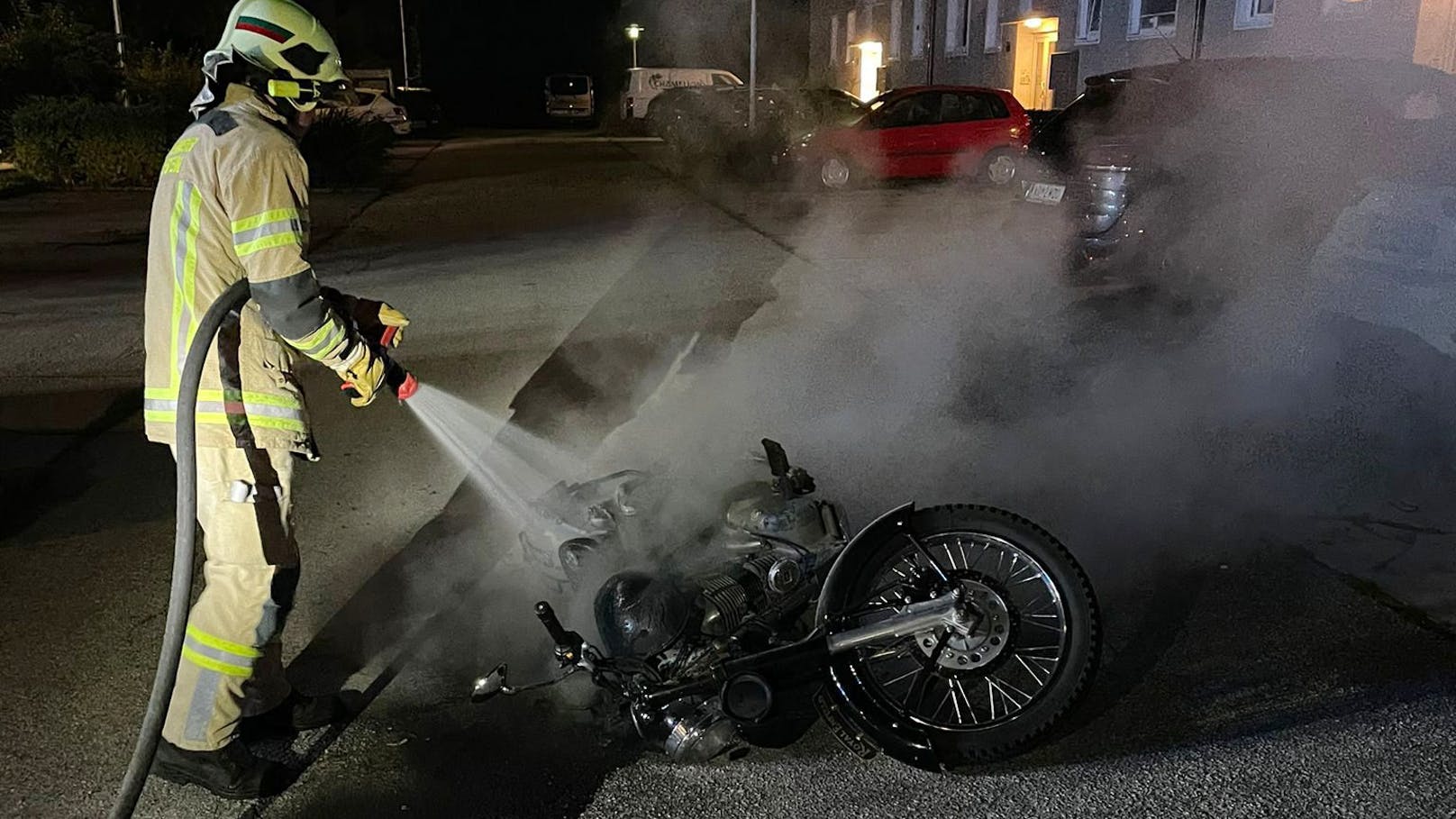 Das Motorrad fing bei einem Diebstahlversuch Feuer. 