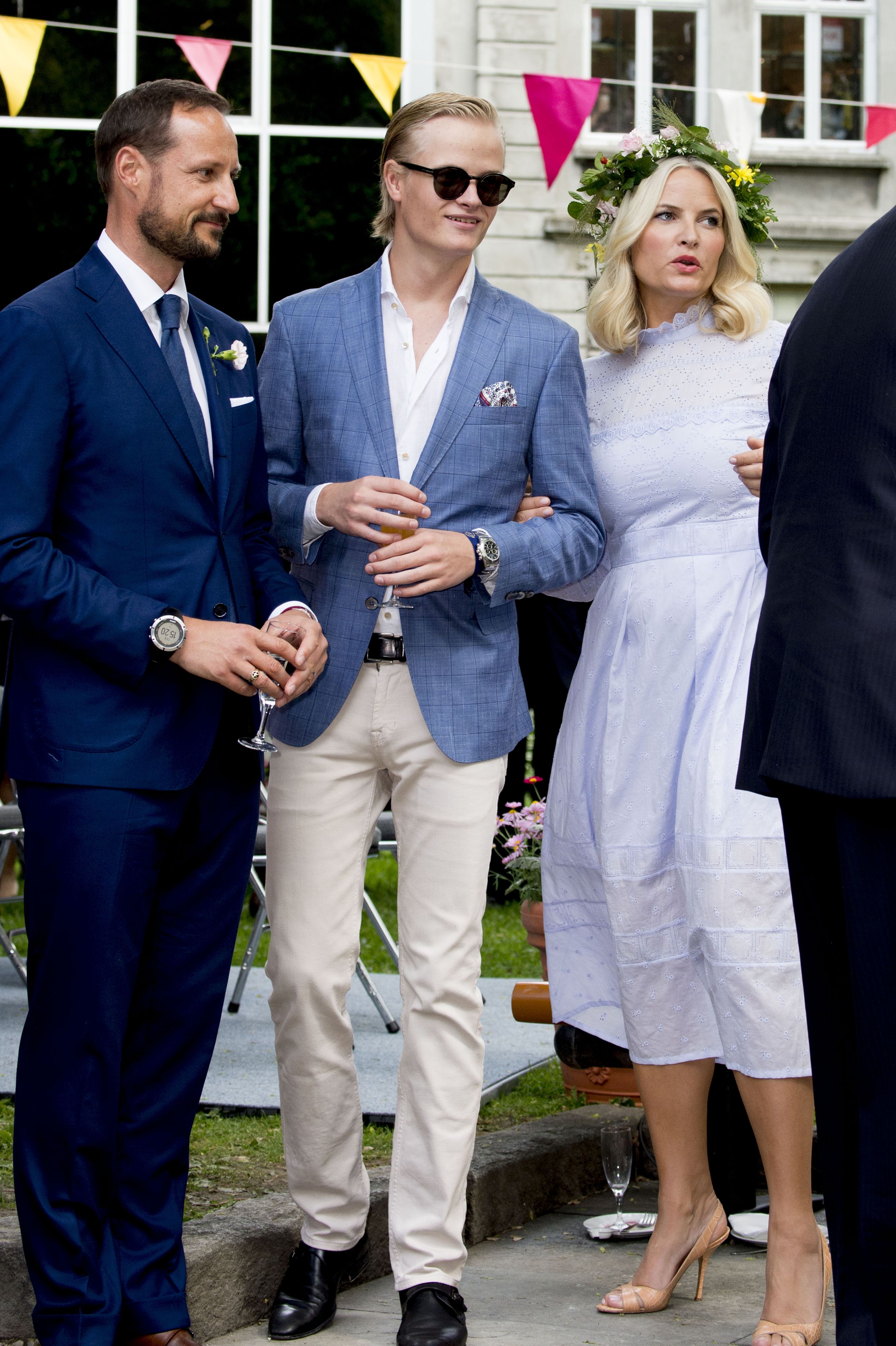 Marius Borg Høiby (Mitte), Mette-Marits Sohn, wurde vergangene Woche ihn Oslo festgenommen.