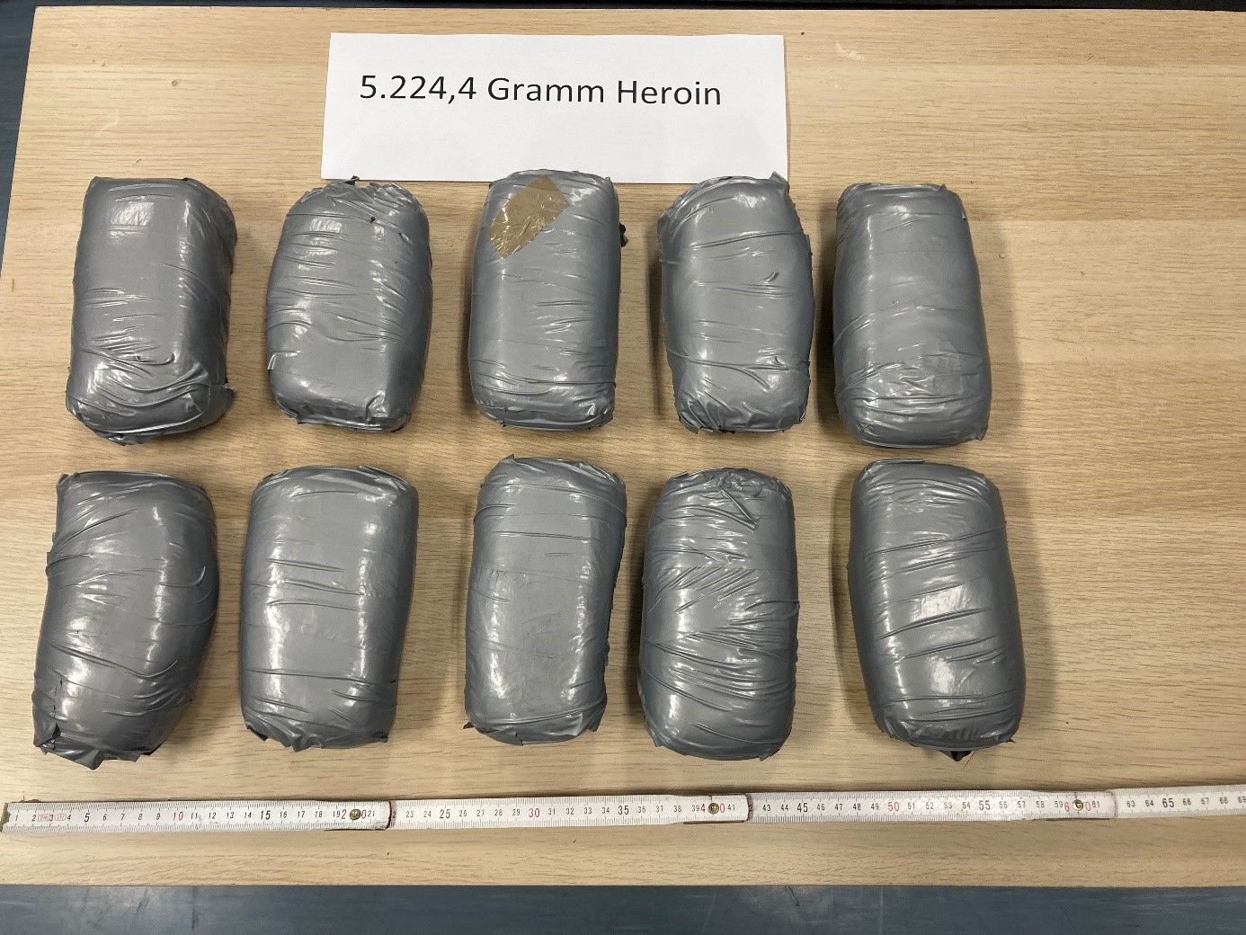 Die Polizei stellte 1,5 Kilogramm Heroin sicher. Archivbild.