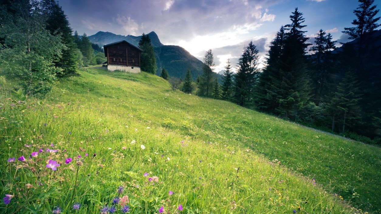 Es wird heiß. In einigen Regionen des Landes ist aber auch mit teils kräftigen Gewittern zu rechnen. Archivbild. 