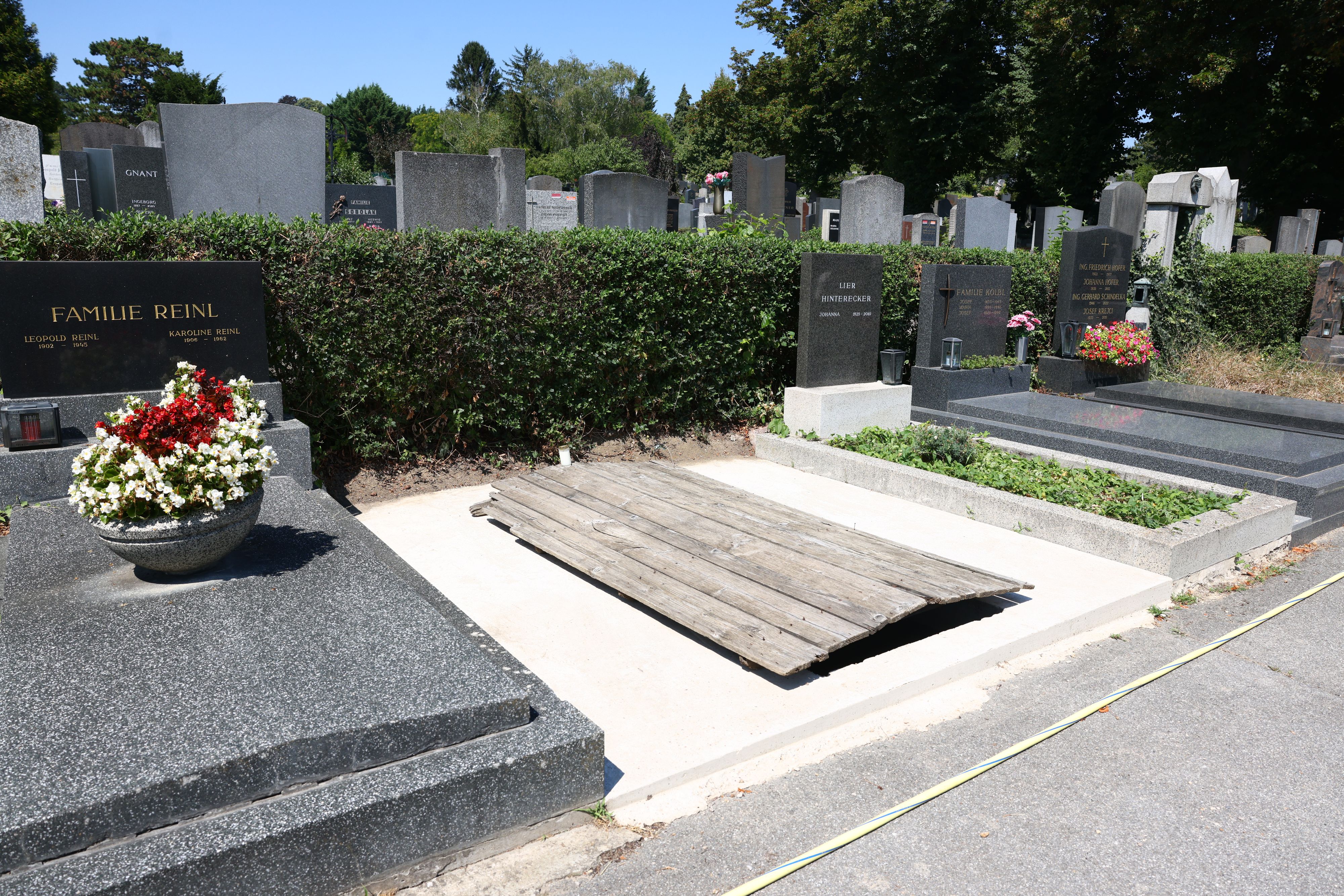 Lugners Grab in Grinzing – hier wird der Baumeister seine letzte Ruhe finden.