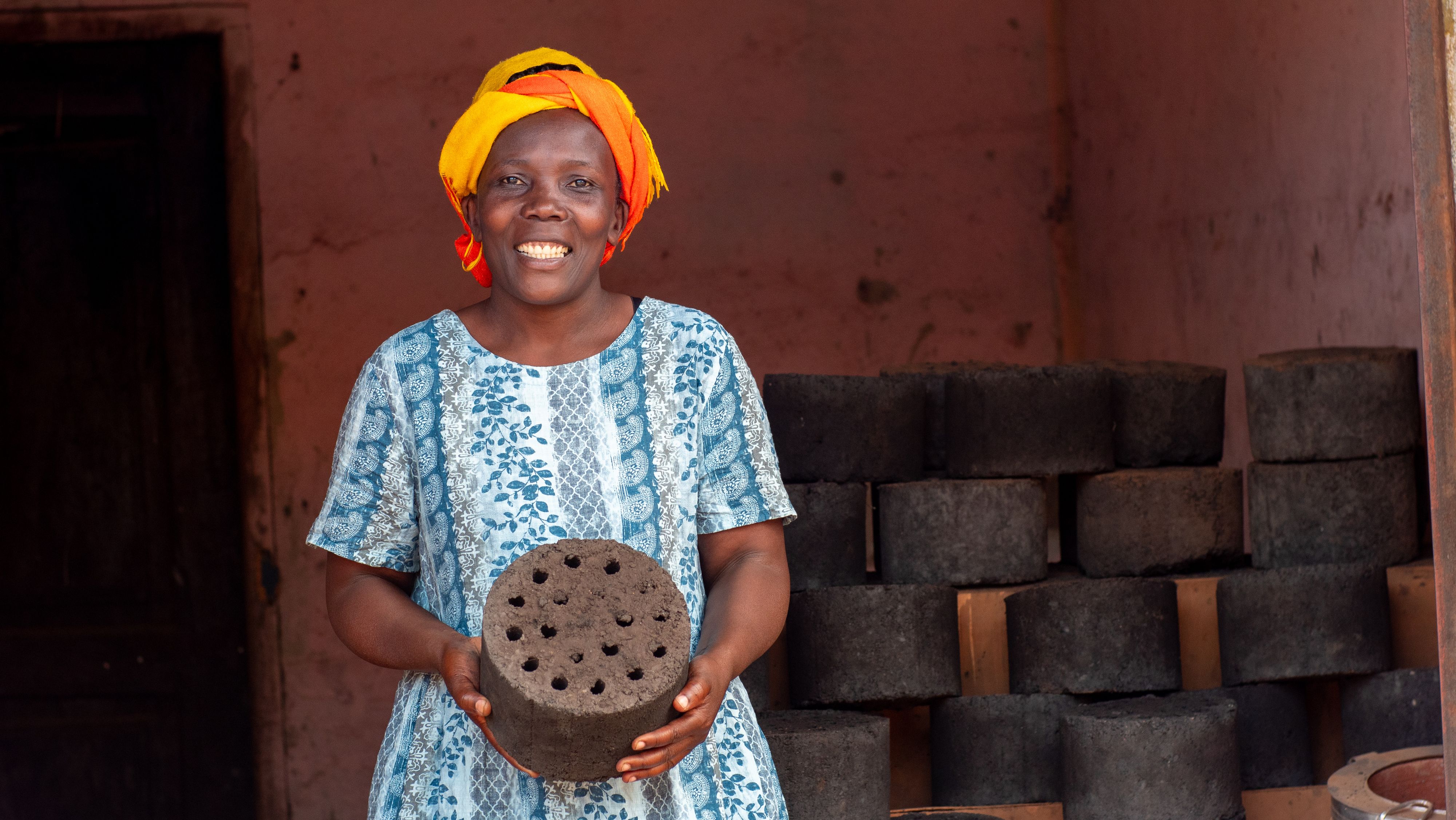 Frauen in Afrika werden von SOS-Kinderdorf in ihre Selbständigkeit begleitet.