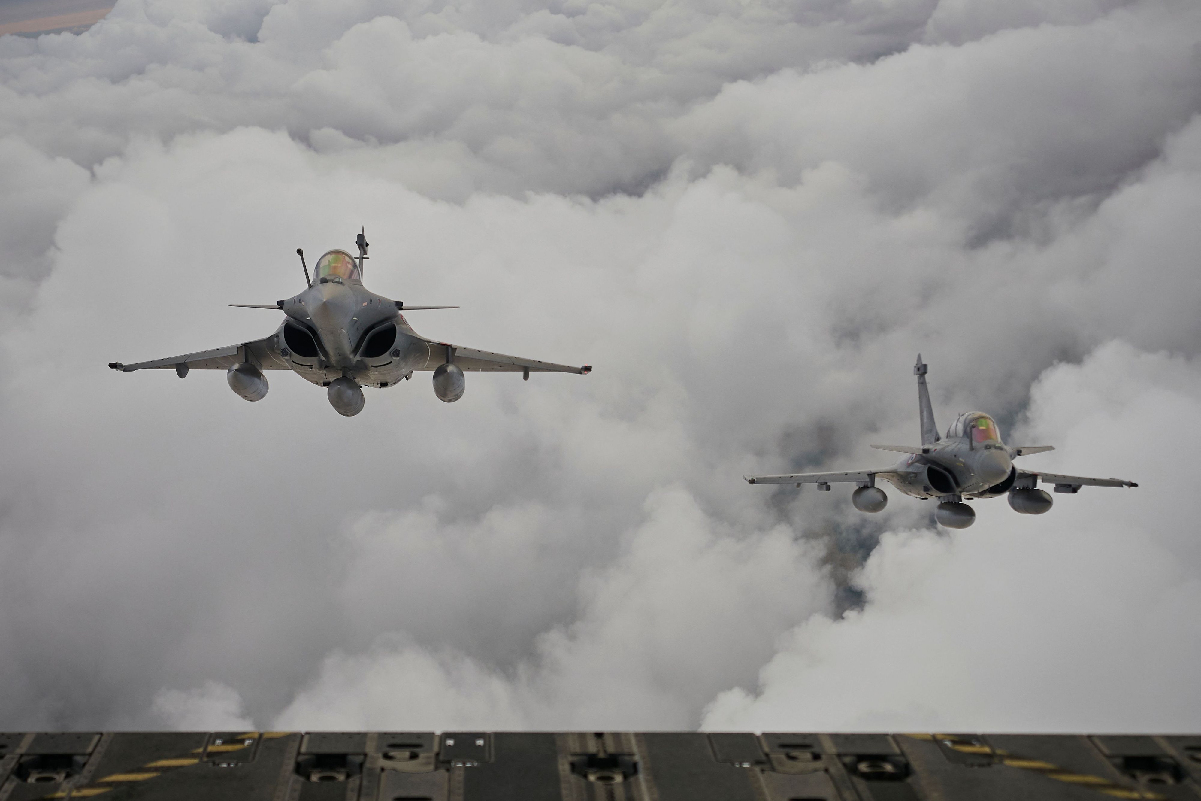 In Frankreich werden nach dem Absturz zweier Kampfjets ein Pilot und eine weitere Person vermisst. (Archivbild)