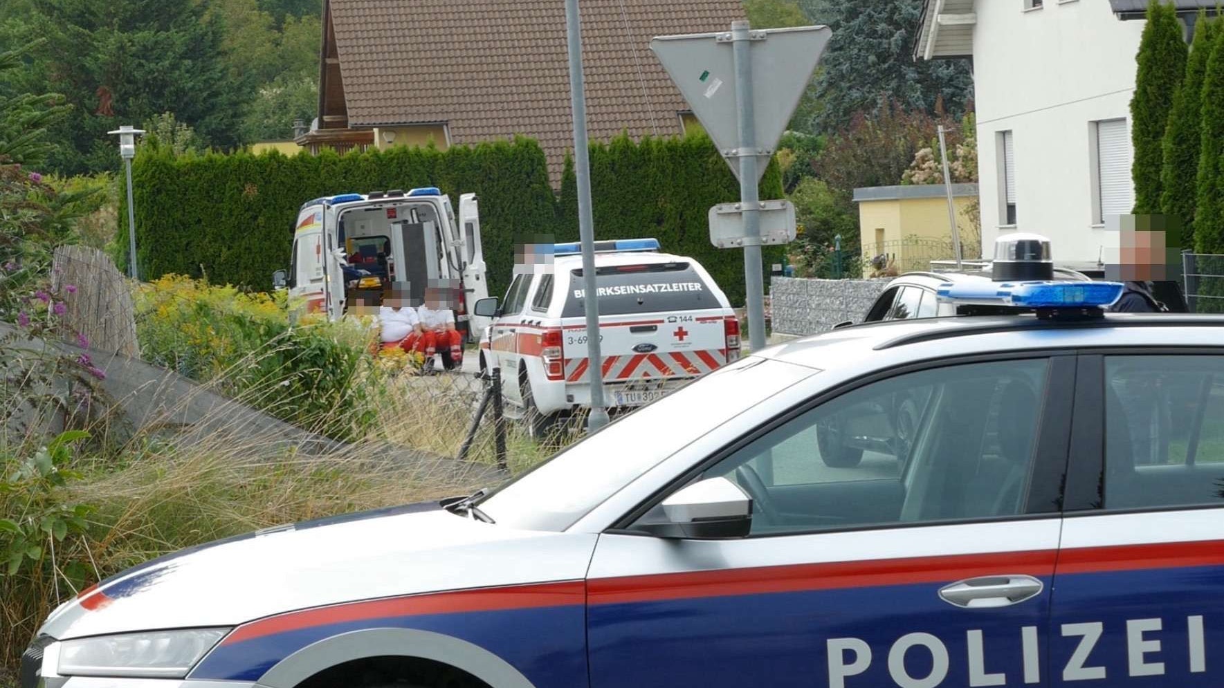 Heute.at - Zwei Mädchen (5, 8) und Mama lagen tot in Schlafzimmer