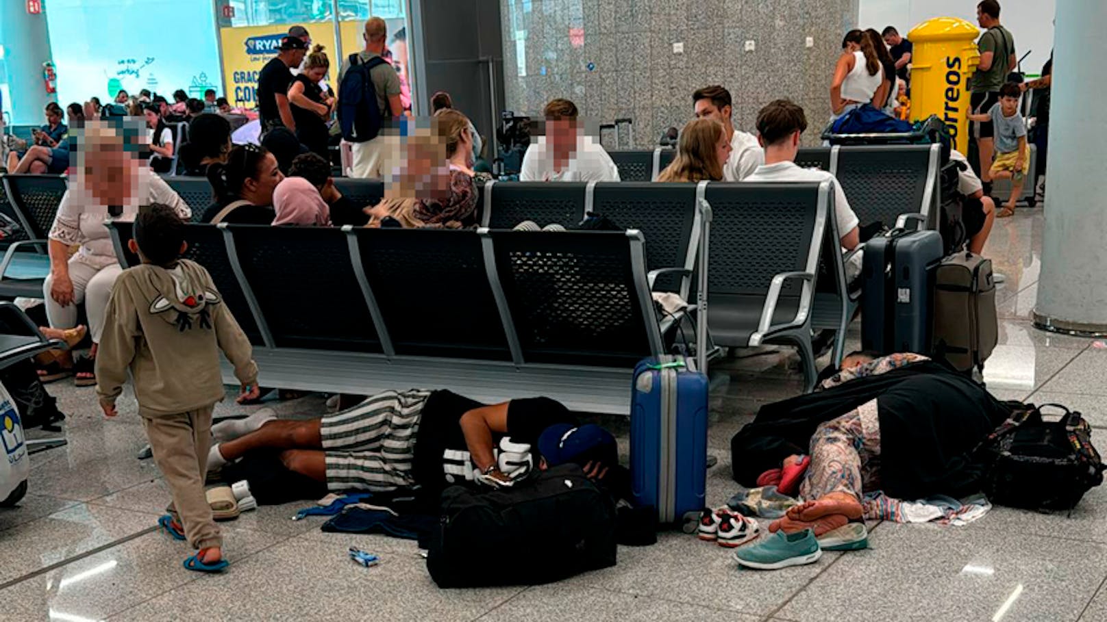 Ein Sturm fegt über die Urlauberinsel Mallorca. Am Flughafen herrscht derzeit Ausnahmezustand.