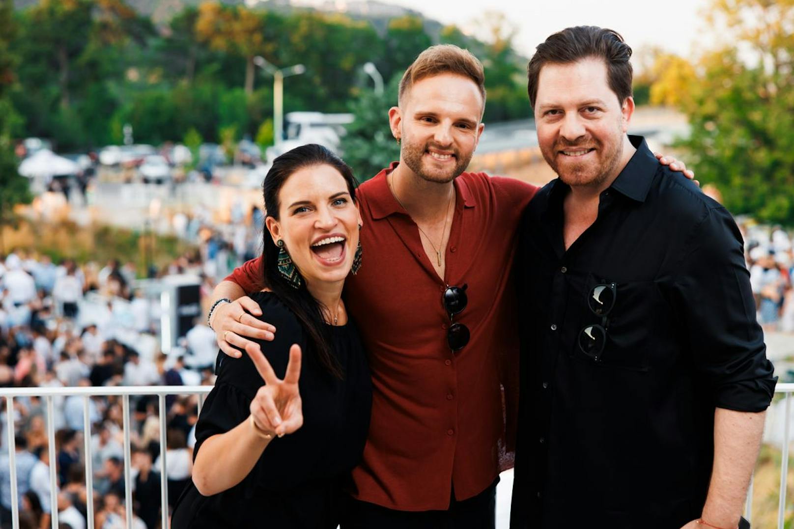 "Dancing Stars" Conny Kreuter, Herby Stanonik und Kulturmanager Daniel Serafin gaben sich beim "Büroschluss x Cobenzl" ein Stelldichein.