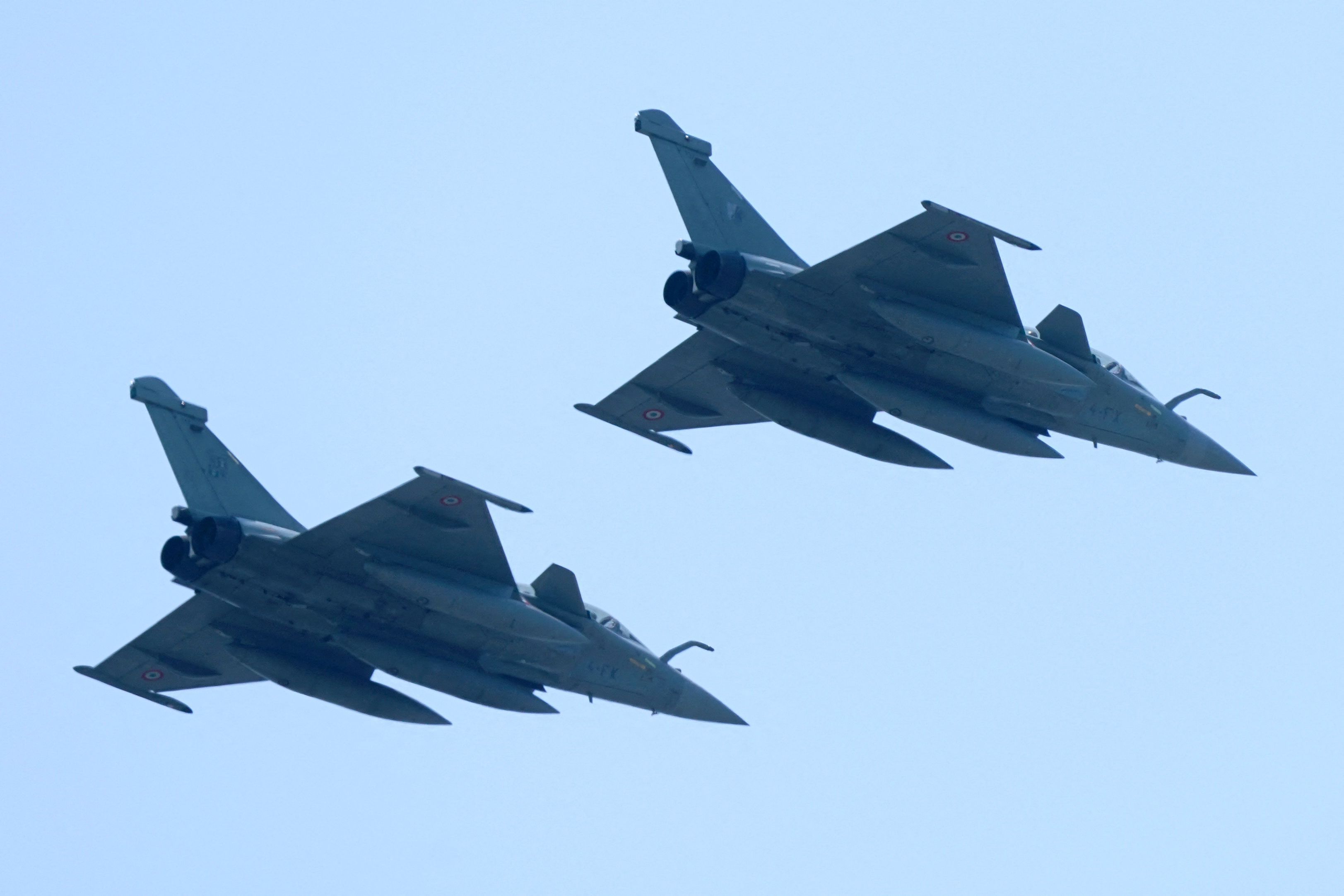 Die Jets sind in der Luft zusammengestoßen.