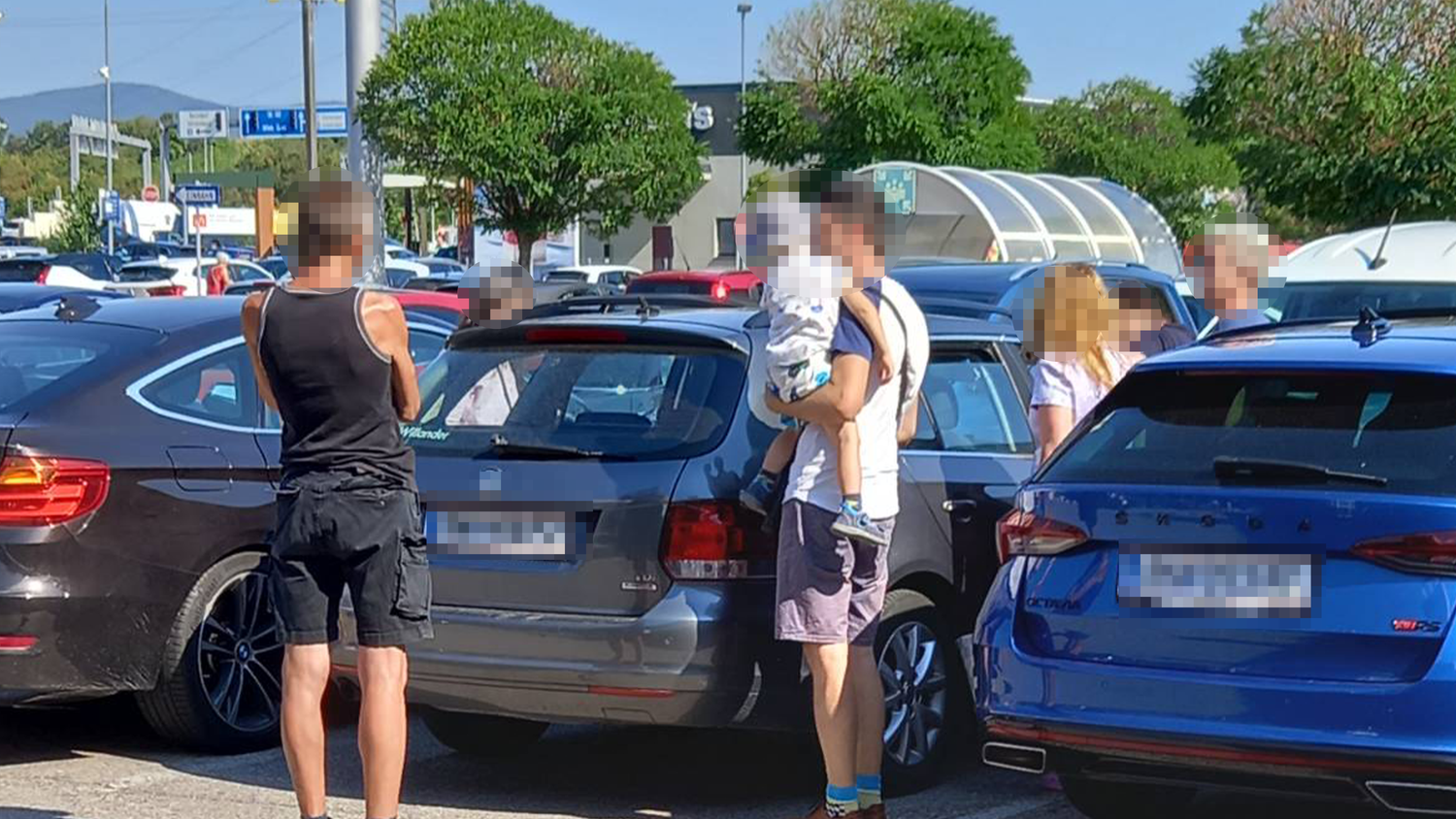 Passanten machten sich am Mittwochvormittag große Sorgen um einen Vierbeiner.