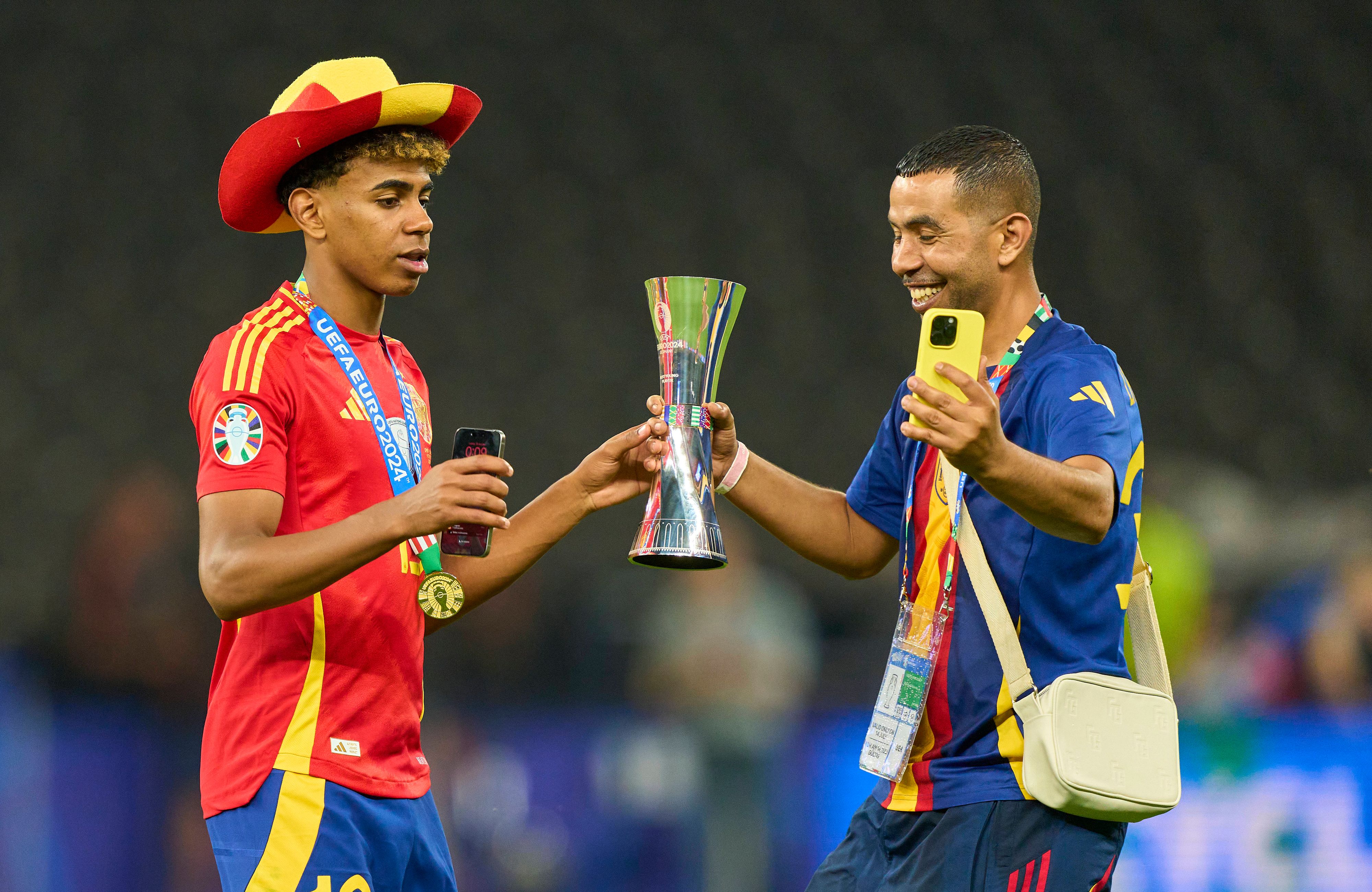 Vergangenen Monat feierten Lamine Yamal und sein Vater zusammen den Gewinn der Europameisterschaft.