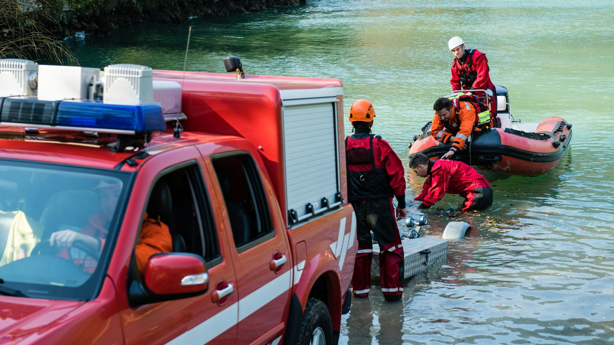 Die Bergung des Floßes wird am Freitag durchgeführt.
