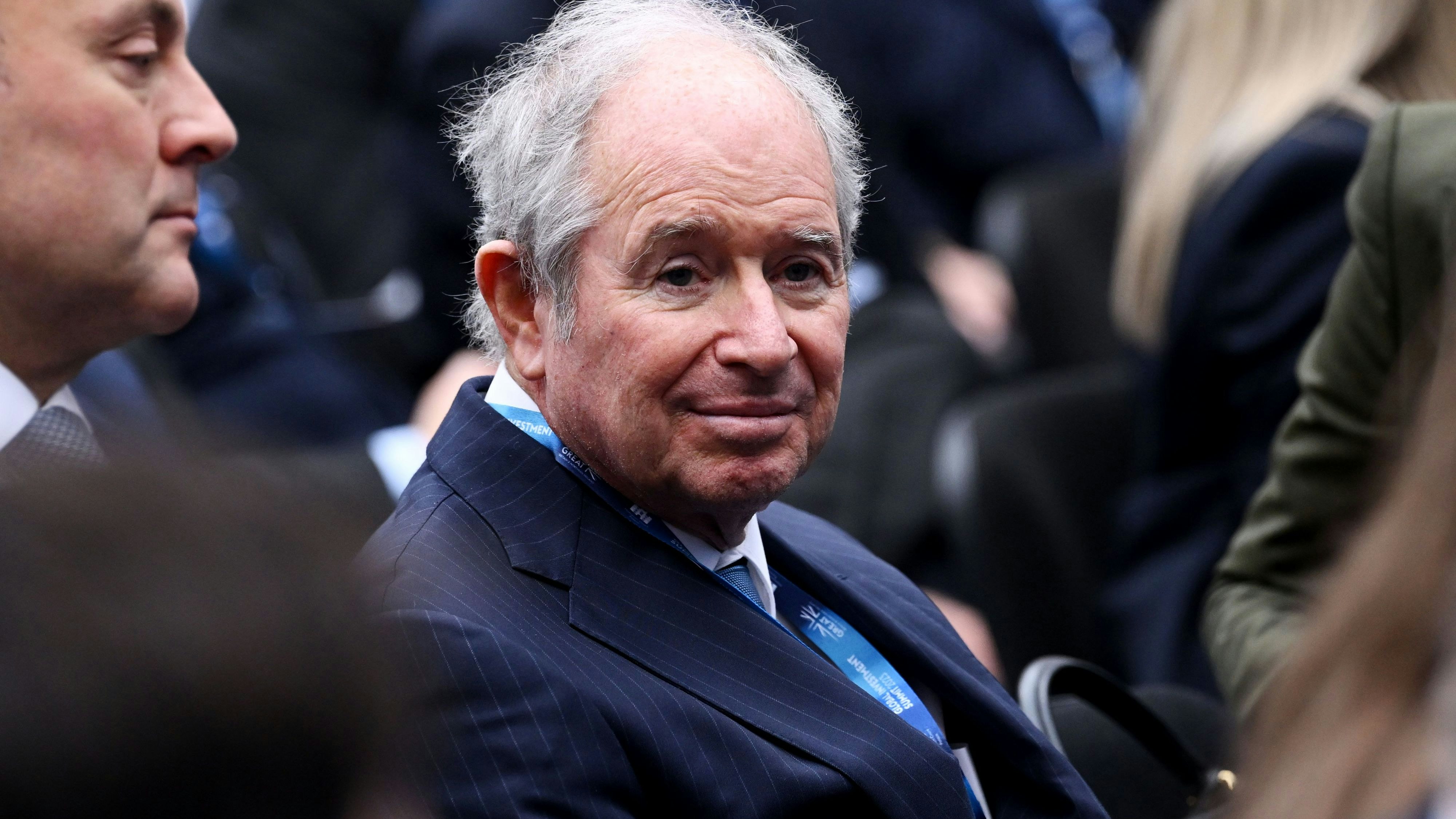 Bestverdienender Manager der Welt: Stephen Schwarzman, CEO und Chairman der Blackstone Group. r bekam 2022 Vergütungen in der Höhe von 253 Millionen Dollar. Mit seinen Dividenden als Anteilseigner der Gruppe kam er insgesamt auf ein Einkommen von 1,27 Milliarden Dollar