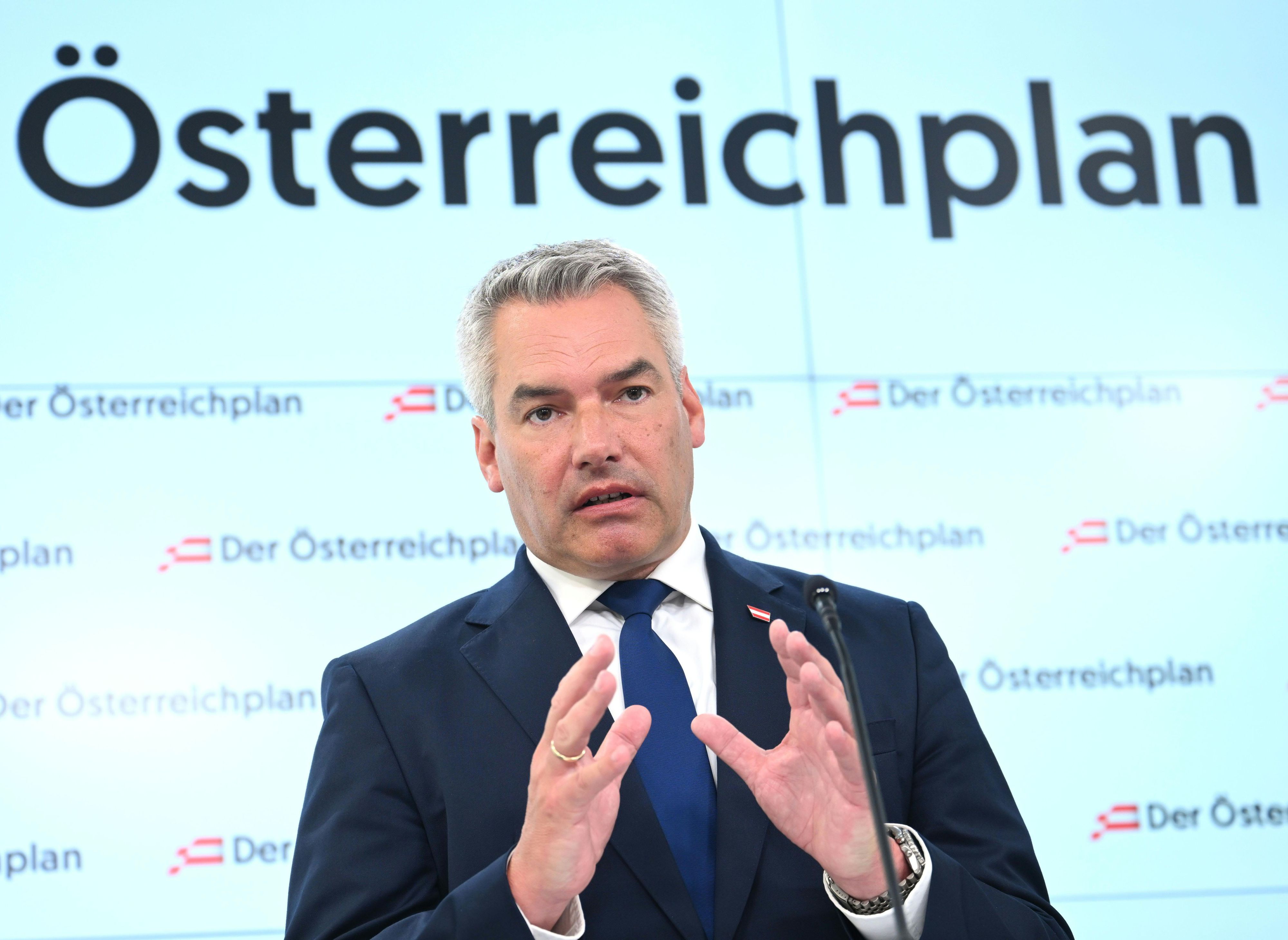 Bundeskanzler Karl Nehammer will die Gesetze rund um die Vergabe der Staatsbürgerschaft verschärfen.