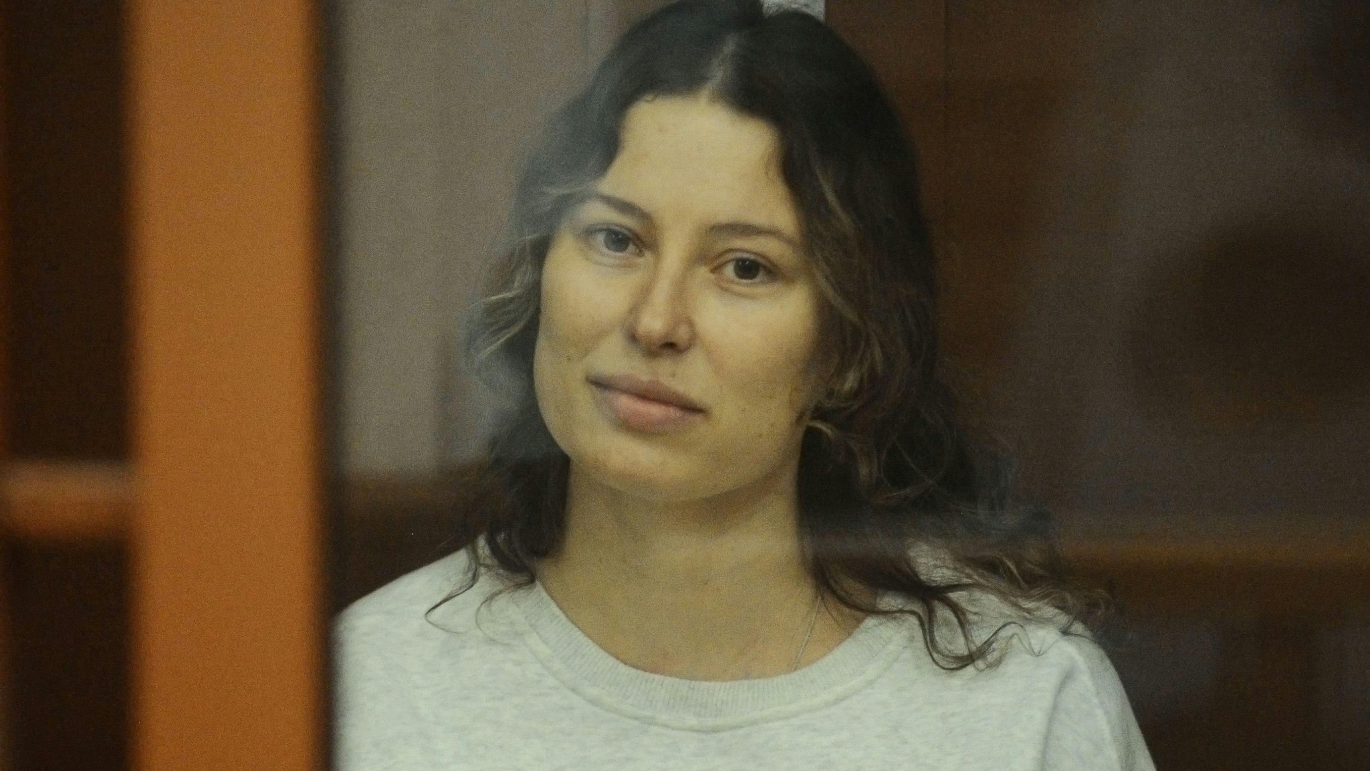 12 Jahre lang muss Ksenia Karelina ins Straflager – so das Urteil des Gerichts in Jekaterinburg.