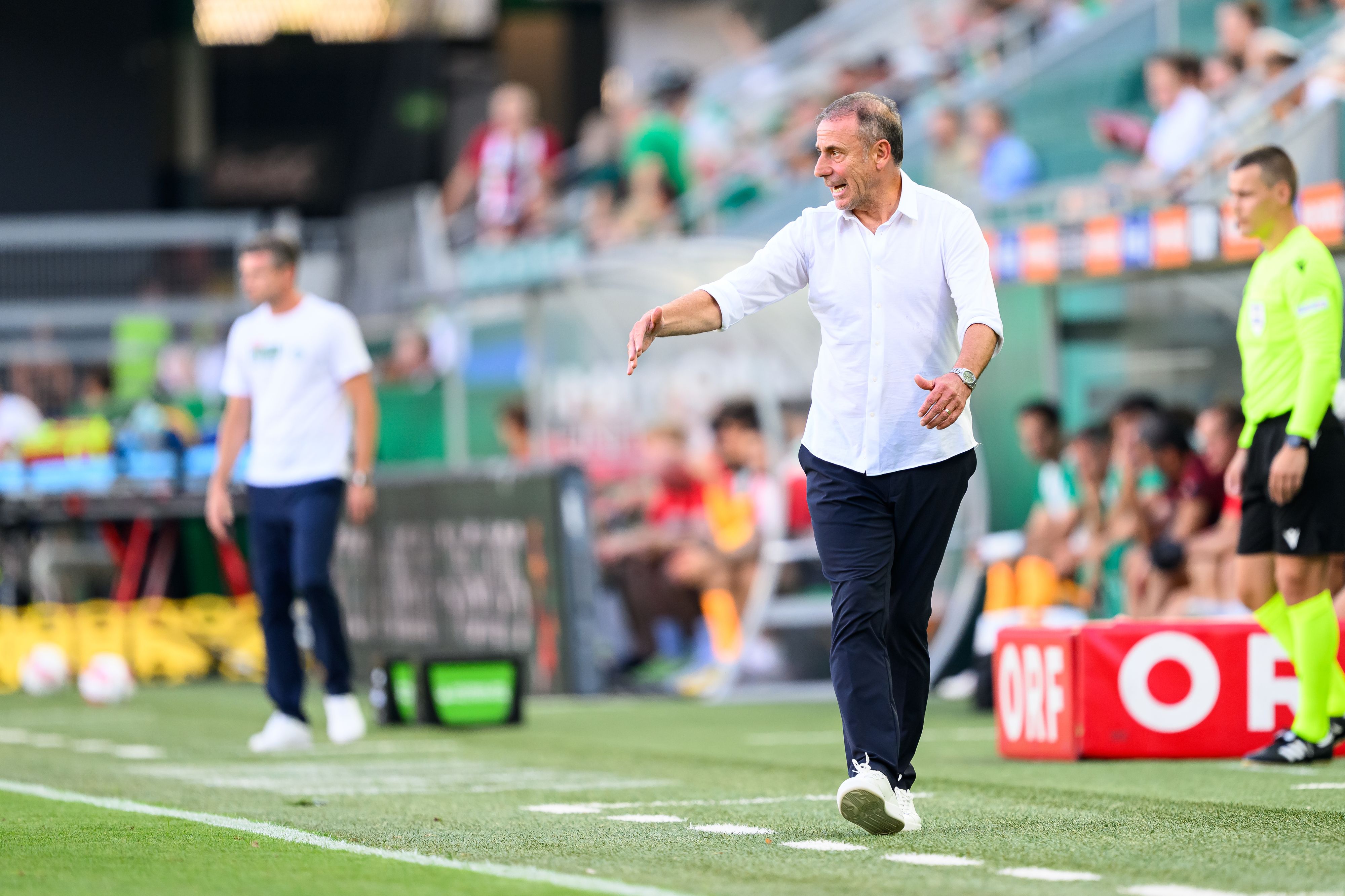 Die private Telefonnummer von Trabzonspor-Coach Abdullah Avci wurde veröffentlicht. 