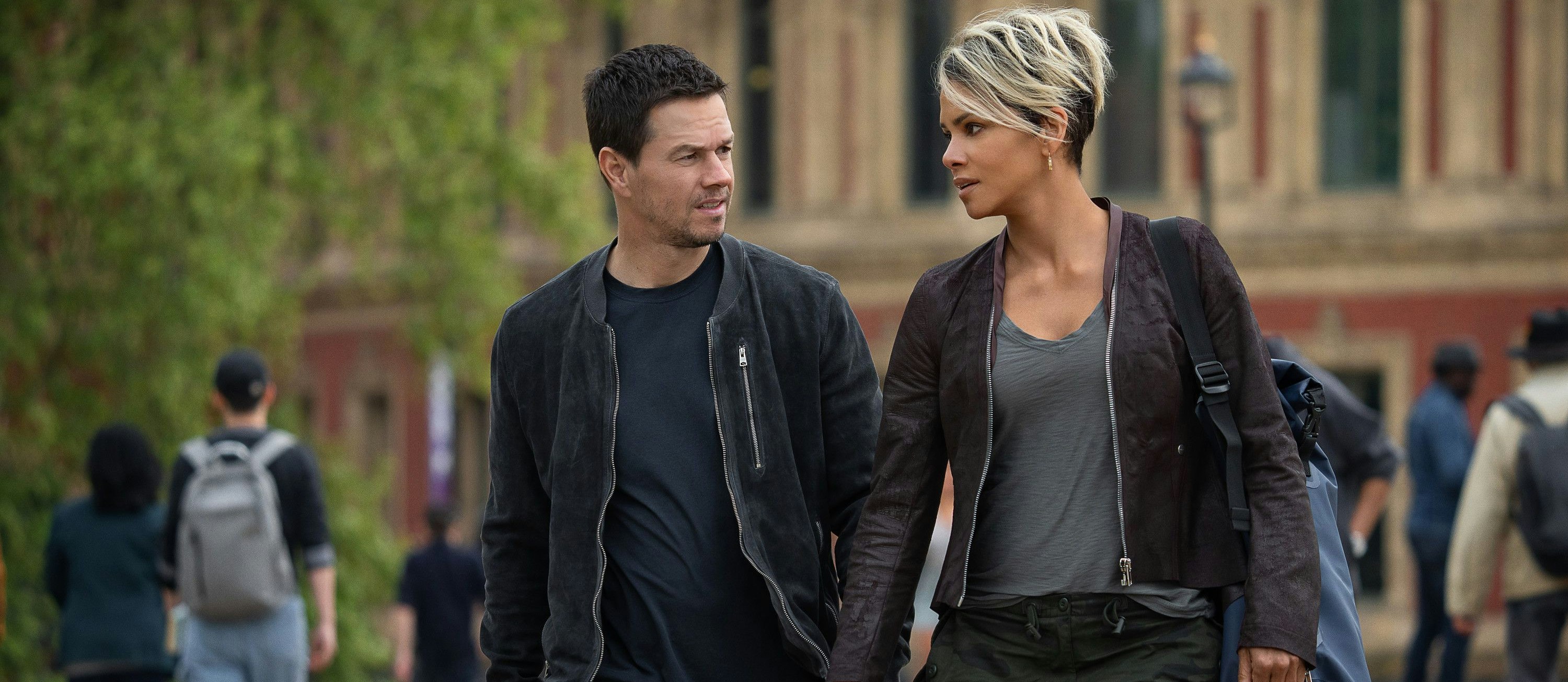 Aus New Jersey raus, um die Welt zu retten: Mike McKenna (Mark Wahlberg) und Roxanne Hall (Halle Berry)