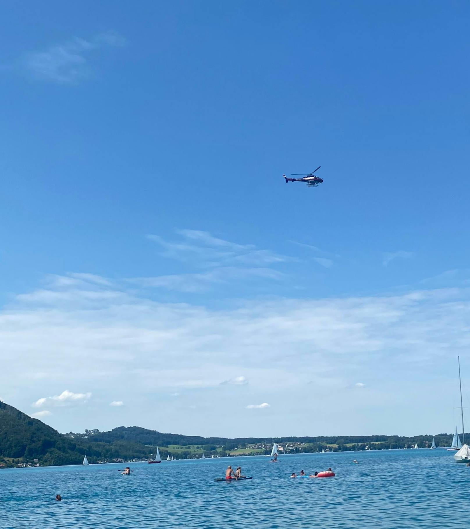 Große Suchaktion am Attersee. Ein Kind wird vermisst.