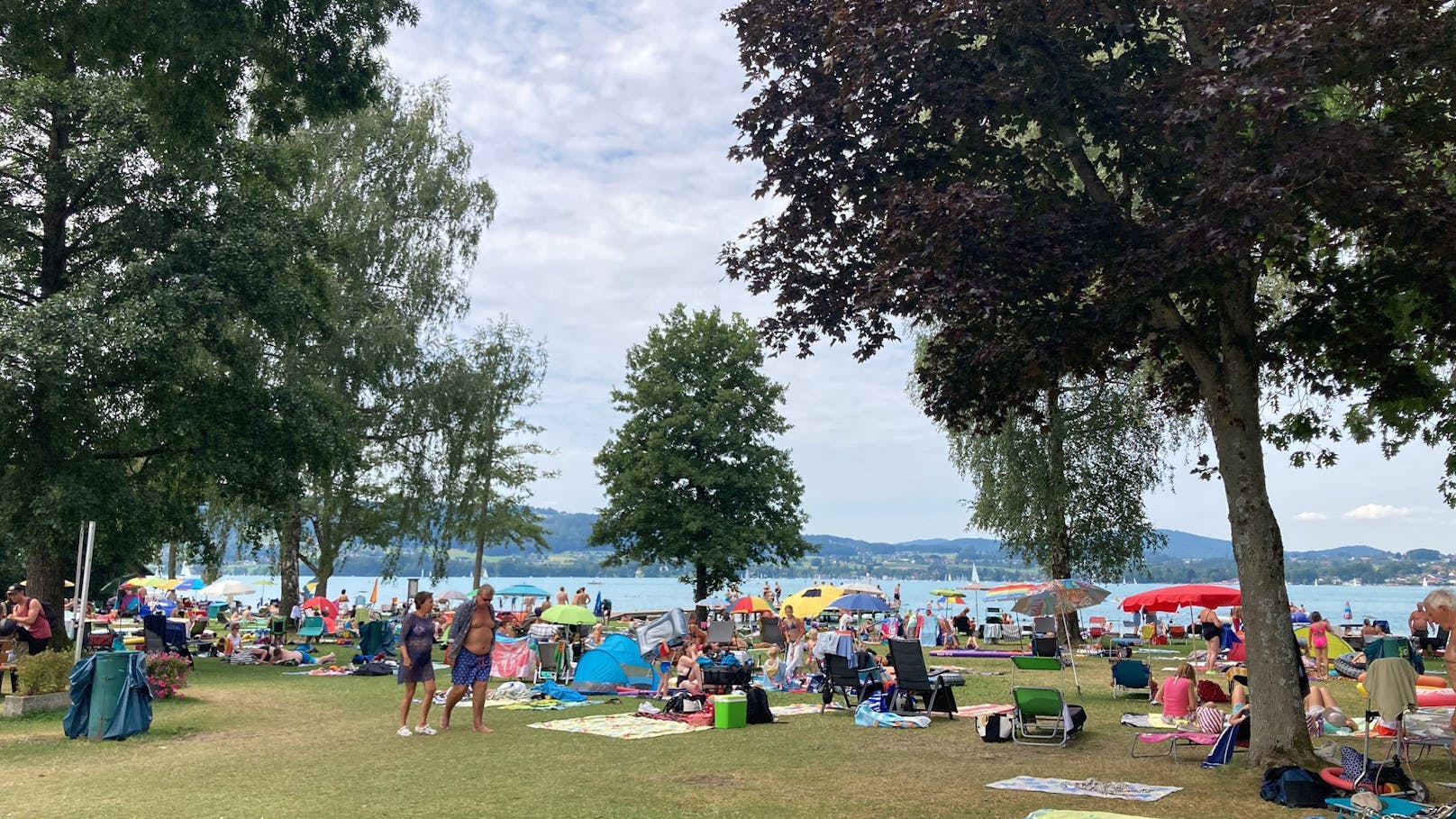 Große Suchaktion am Attersee. Ein Kind wird vermisst.