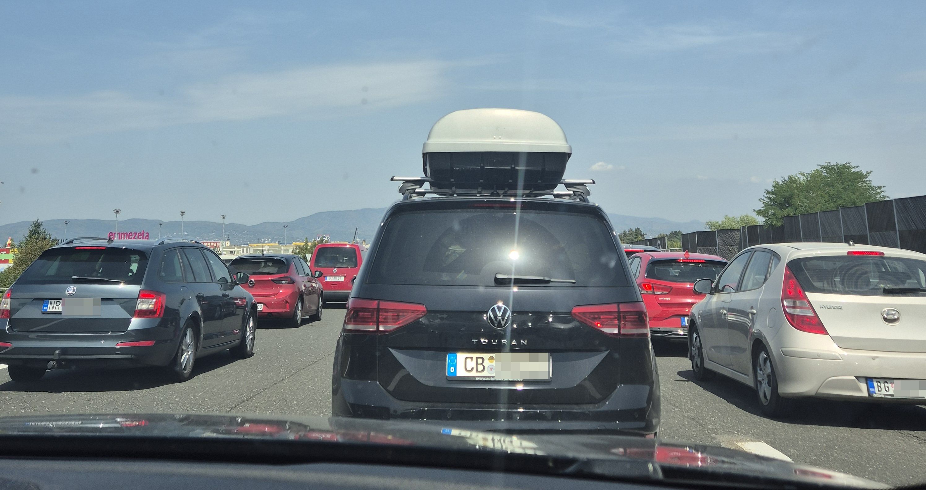 Knapp zwei Stunden im Stau bei Zagreb: Bei den Urlaubern liegen die Nerven blank.