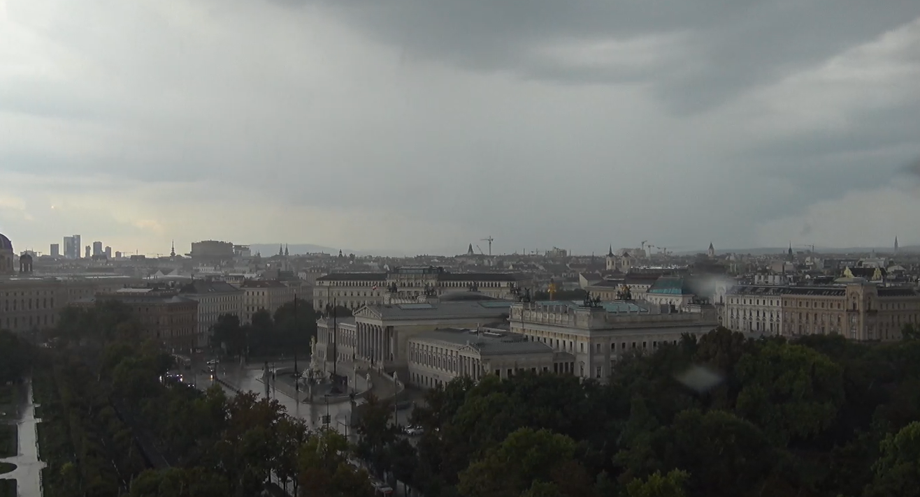 Gewitter toben – Starkregen-Walze rollt über Wien.