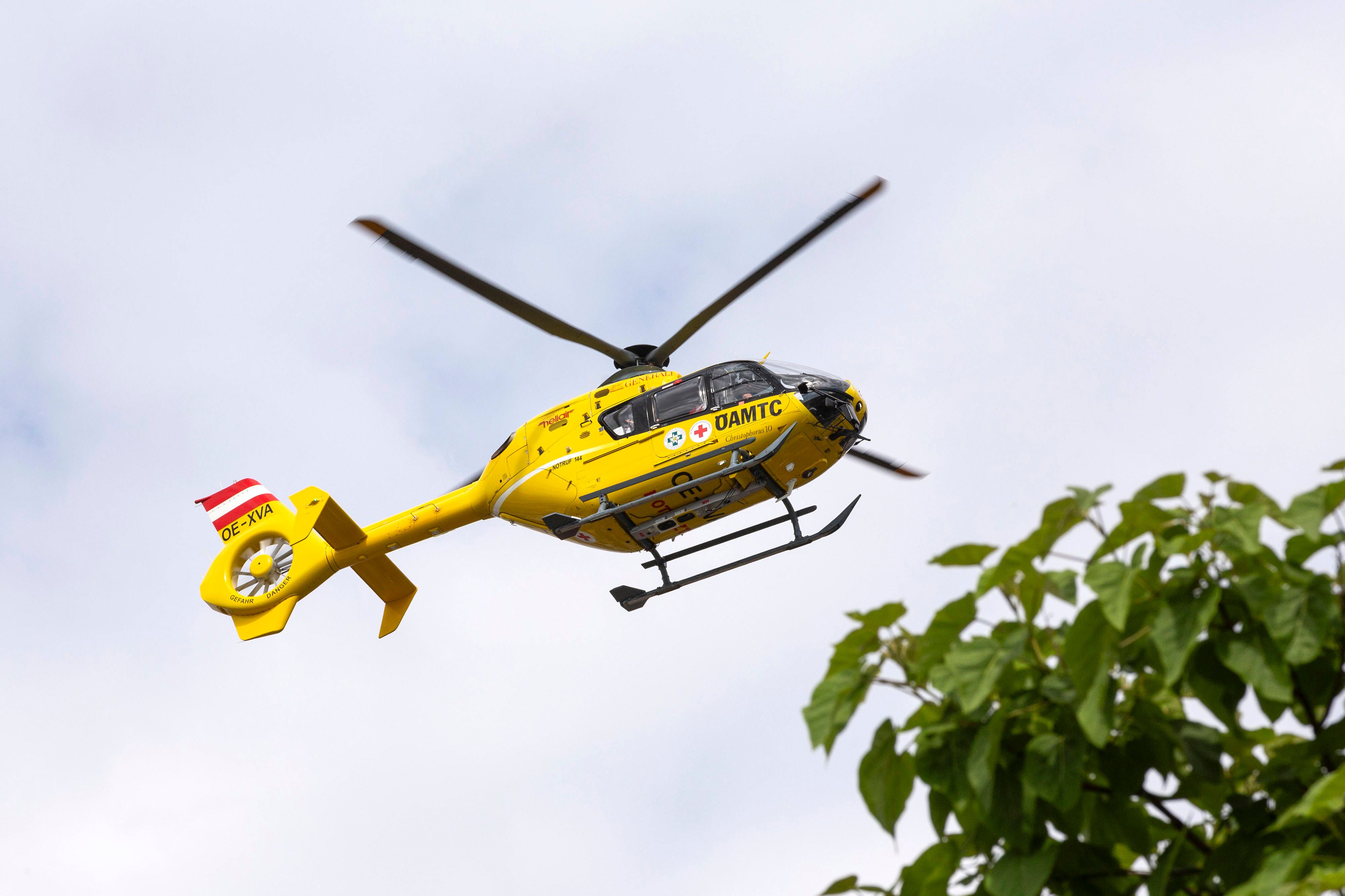 Das Mädchen wurde mit einem Rettungshubschrauber ins Spital geflogen. Symbolbild.