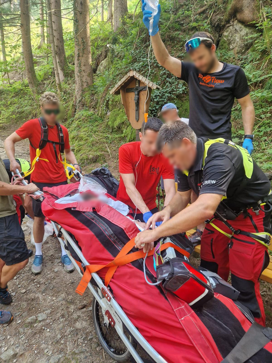 Die Allergikerin wurde von der Bergrettung Mayrhofen zum Notarzthubschrauber transportiert und anschließend in das Krankenhaus Hall geflogen, wo sie sich in stationärer Behandlung befindet.