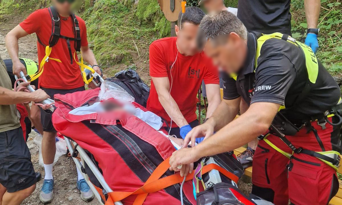 Die Allergikerin wurde von der Bergrettung Mayrhofen zum Notarzthubschrauber transportiert und anschließend in das Krankenhaus Hall geflogen, wo sie sich in stationärer Behandlung befindet.