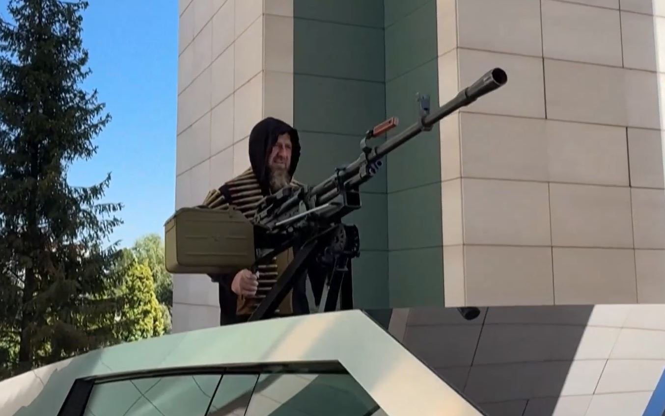 Der tschetschenische Gewaltherrscher Ramsan Kadyrow will Teslas Cybertruck im Angriffskrieg gegen die Ukraine einsetzen.