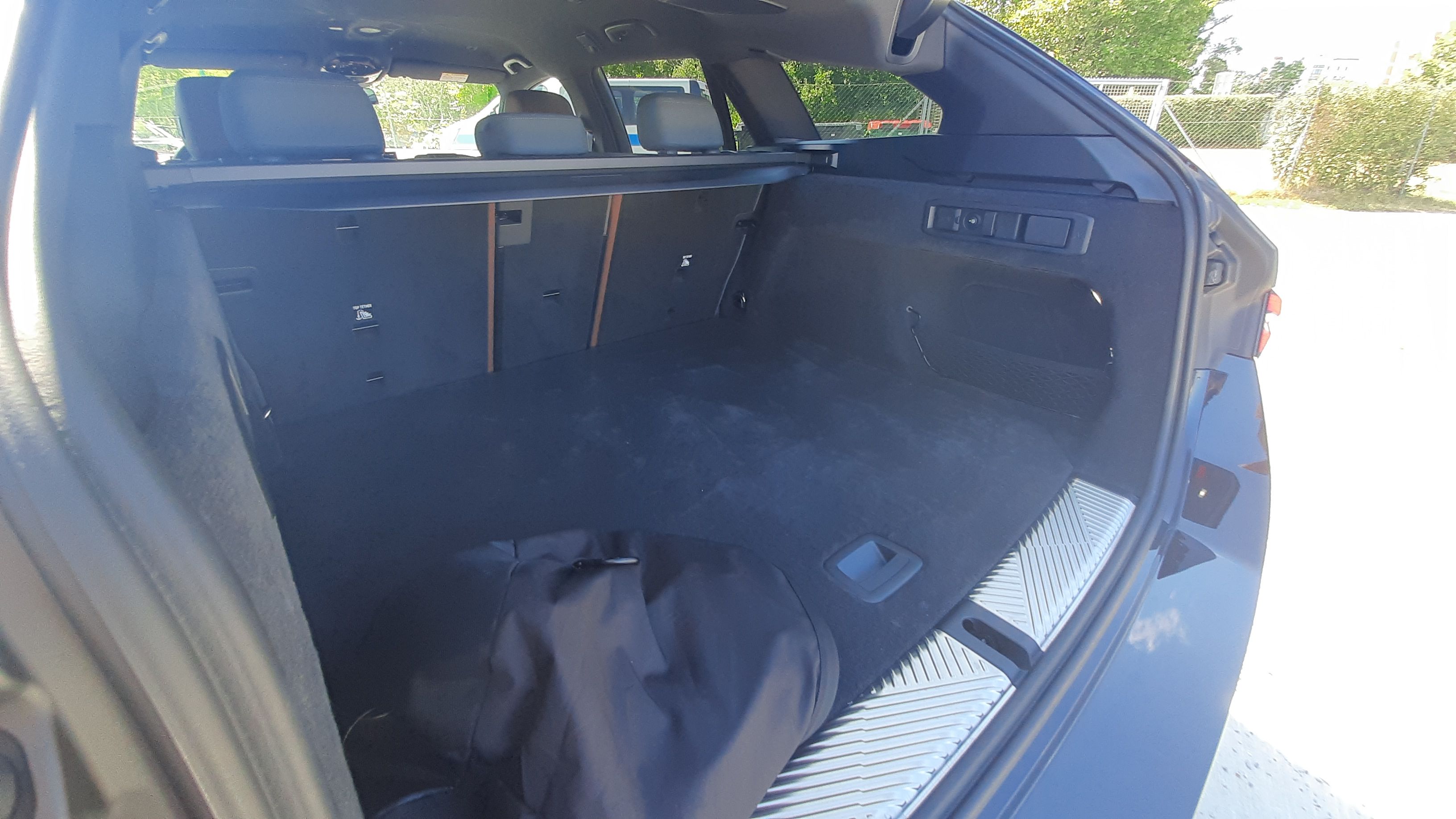 Der Kofferraum fasst 570 Liter bei aufrechter Rücksitzbank.