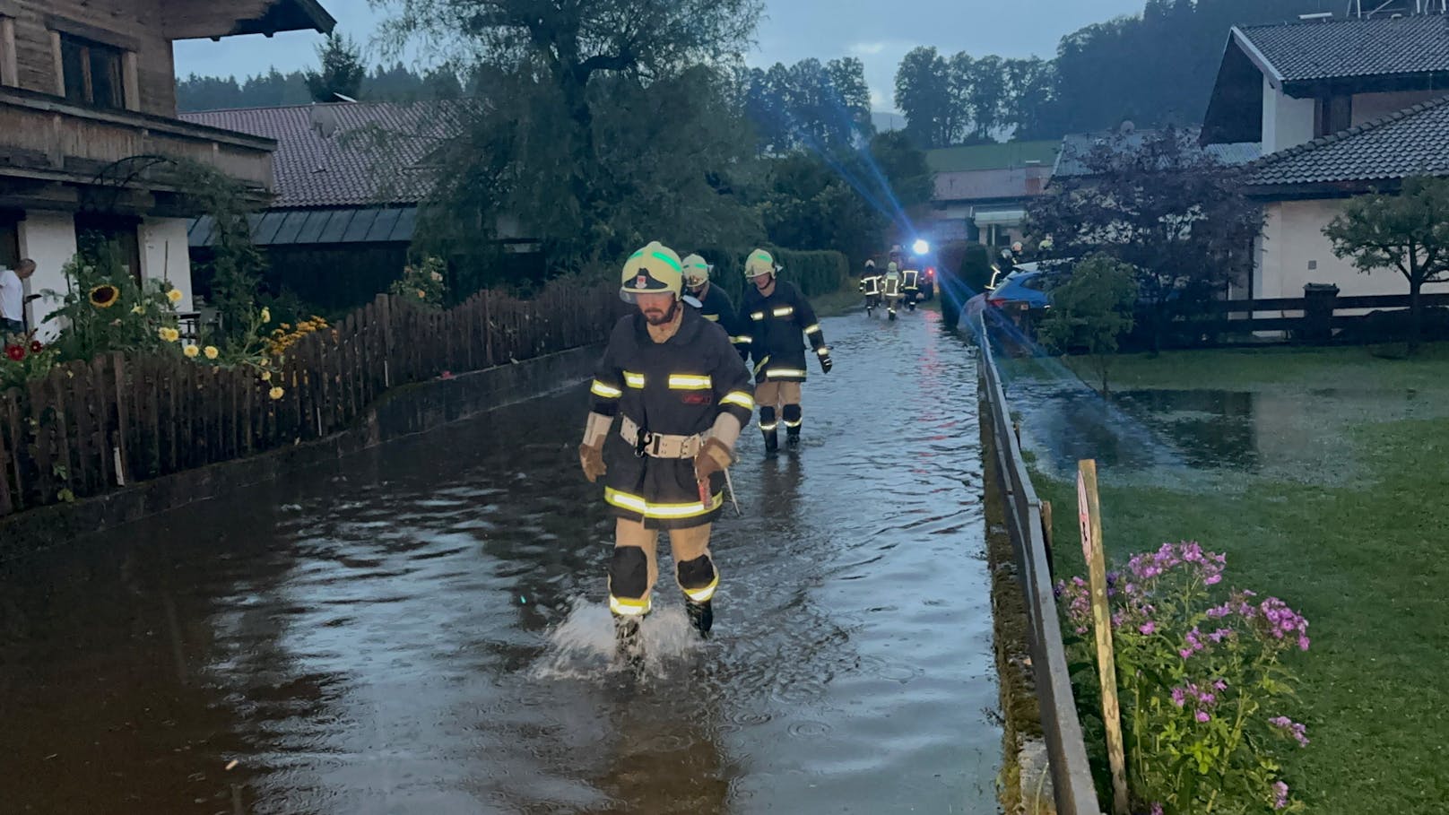 Starkregen sorgten am 17. August 2024 für Überschwemmungen: Die Situation in Angerberg, Bezirk Kufstein.