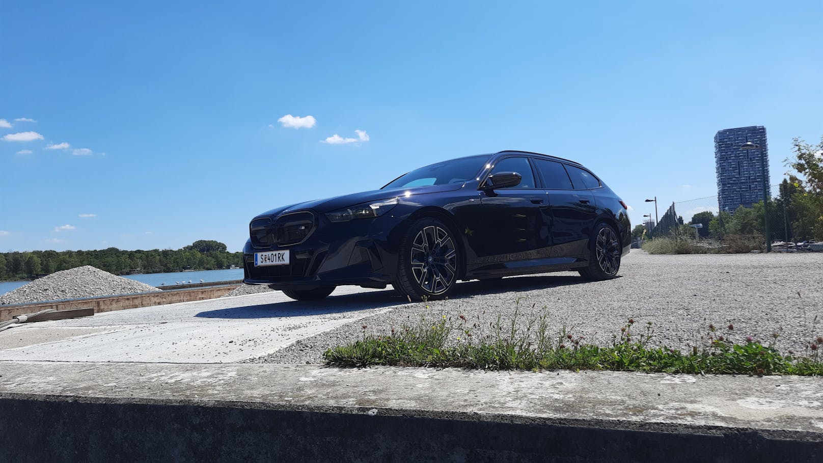 Der neuen reinelektrische BMW i5 im "Heute"-Test