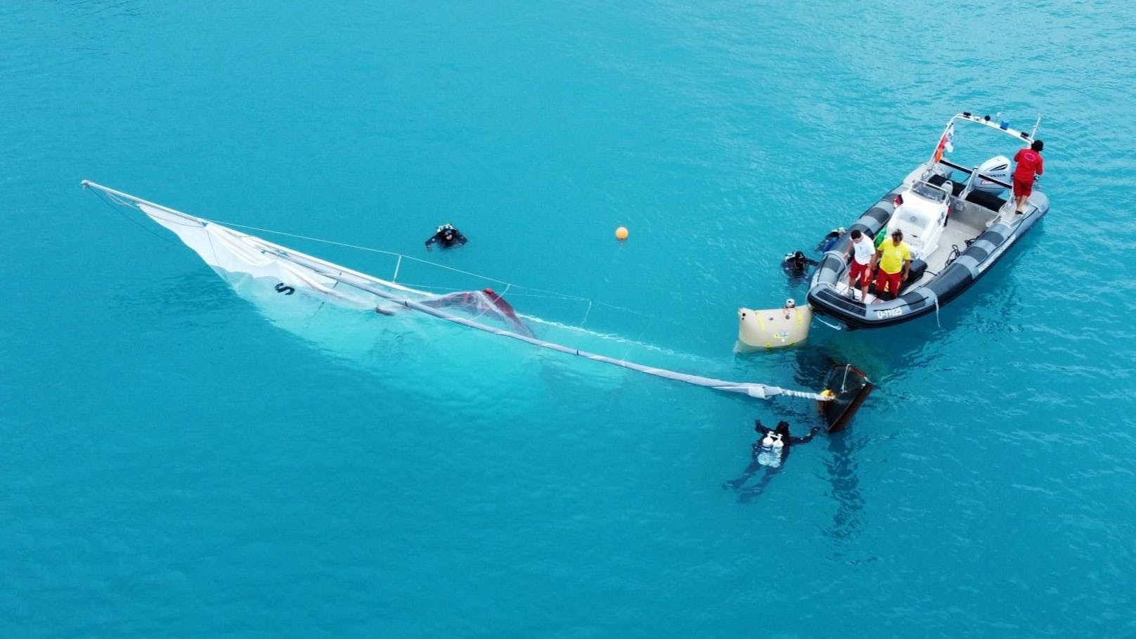 Historisches Segelboot aus 130 Meter Tiefe geborgen