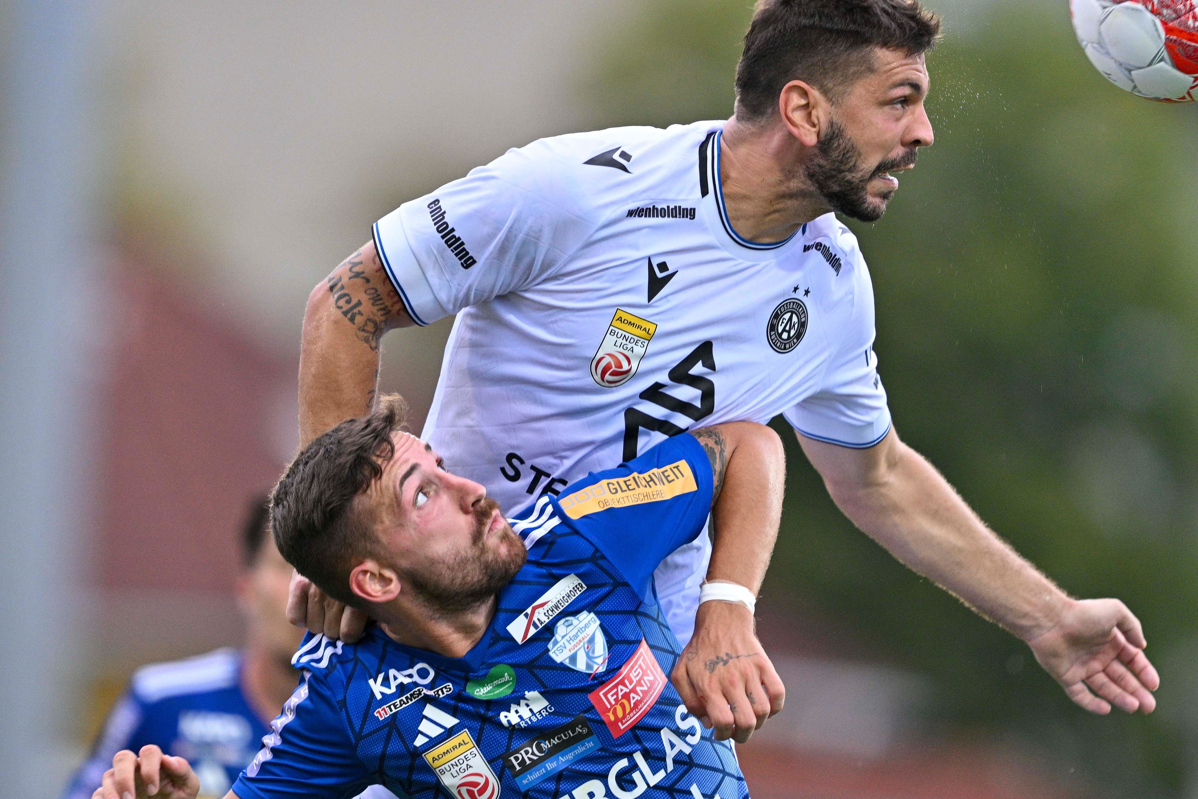 Aleks Dragovic bei einem erfolgreichen Luftduell.