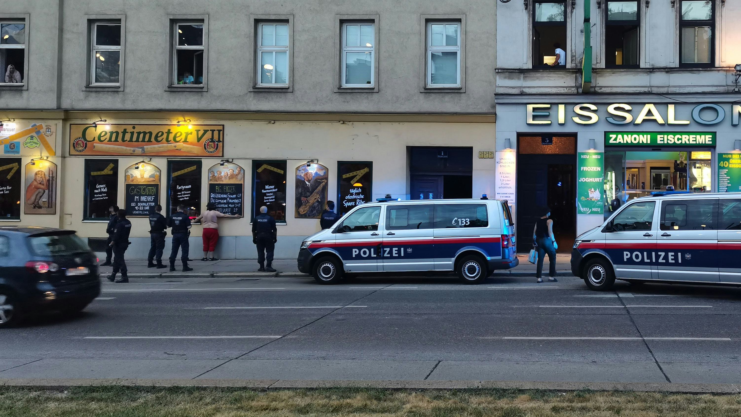 Großeinsatz für die Wiener Polizei am Währinger Gürtel