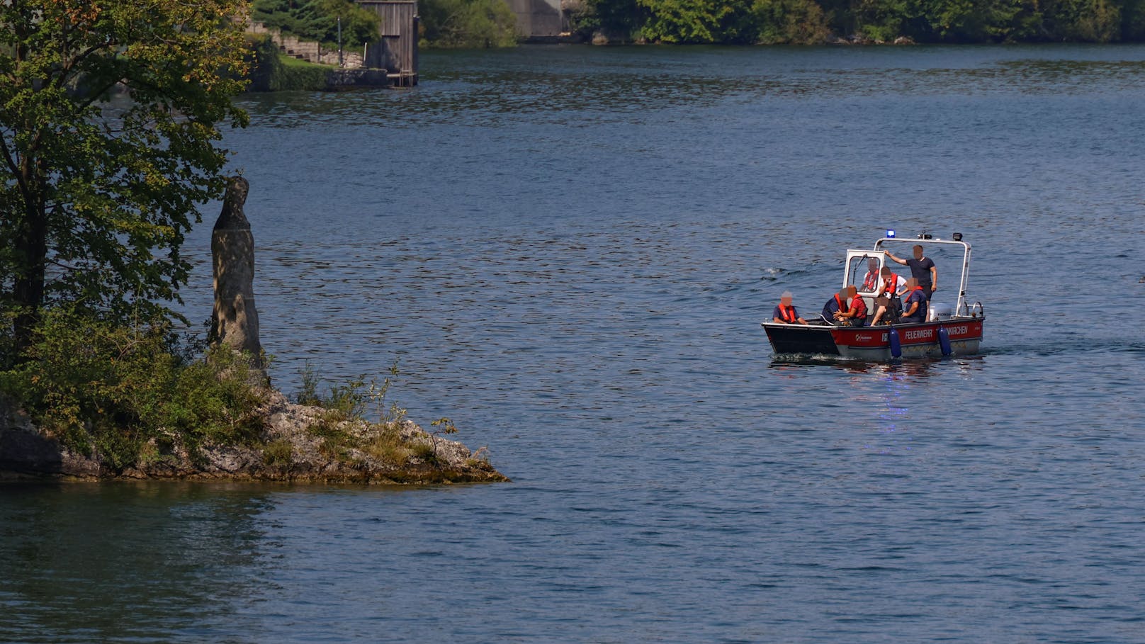 Am Vortag gegen Mittag war ein Pärchen in Traunkirchen im Bezirk Gmunden mit einer Tauchgruppe ins Wasser gegangen.