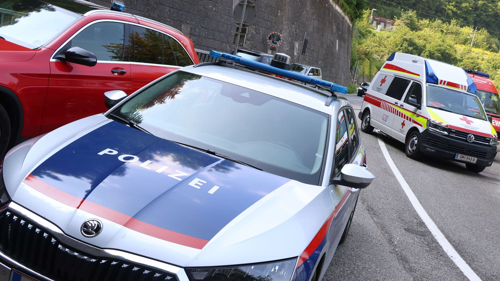 Sowohl Wasserrettung als auch Feuerwehr und Polizei suchten nach dem Vermissten.