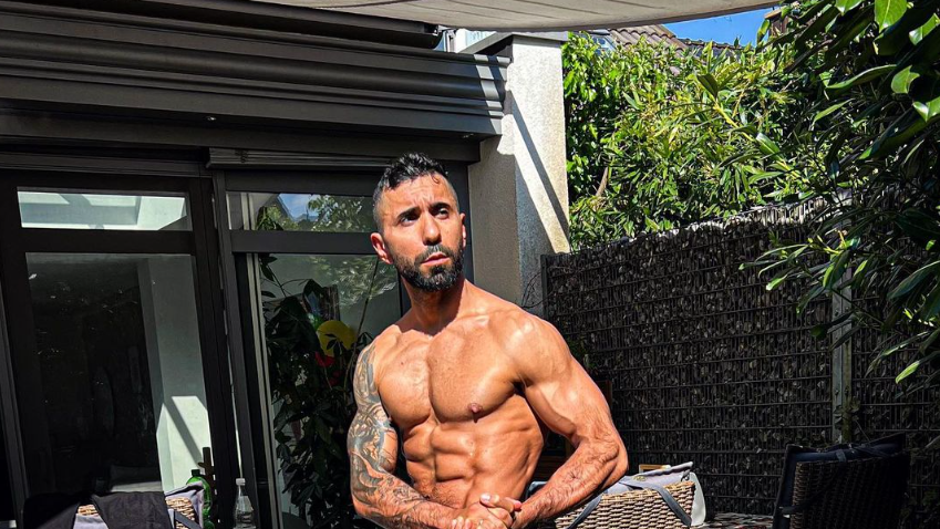 Motrip zeigt seinen gestählten Körper