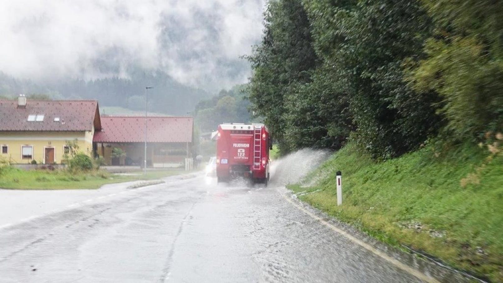 Starkregen im südlichen NÖ: Feuerwehr im Großeinsatz