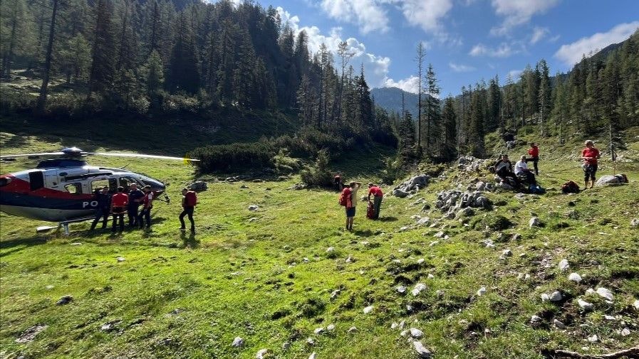 Seit 10 Tagen im Dauereinsatz: Bergretter suchen Autor Bodo Hell.