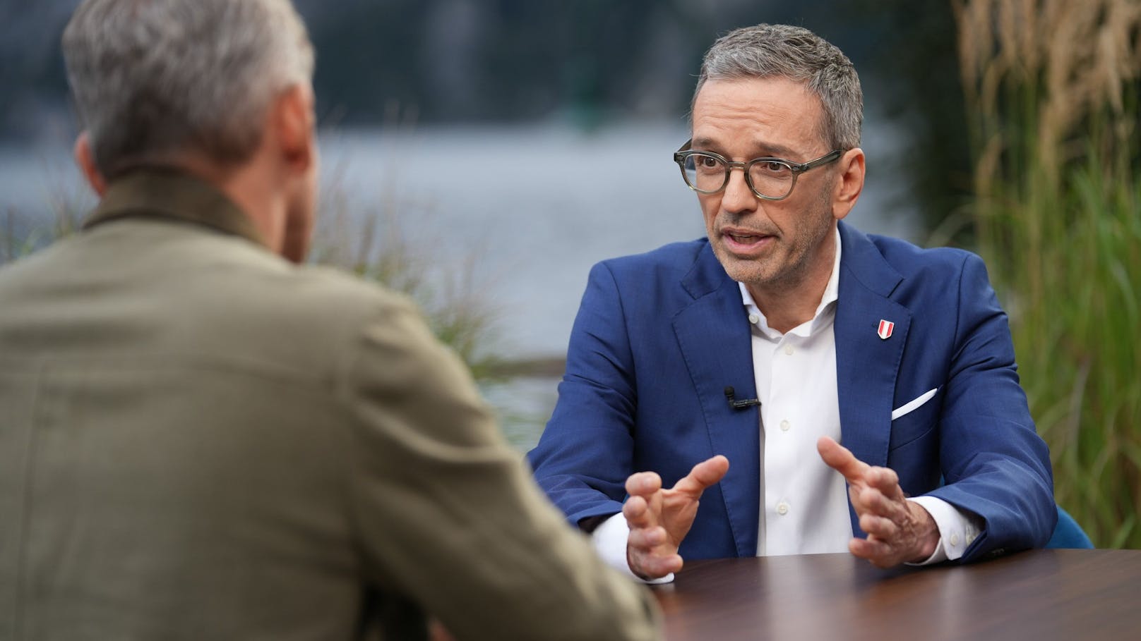 FPÖ-Chef Herbert Kickl zu Gast im ORF-Sommergespräch 2024 bei Martin Thür am Traunsee (OÖ)