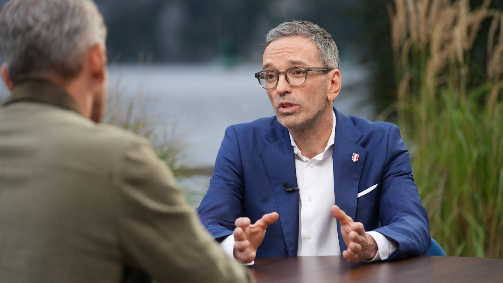 FPÖ-Chef Herbert Kickl zu Gast im ORF-Sommergespräch 2024 bei Martin Thür am Traunsee (OÖ)